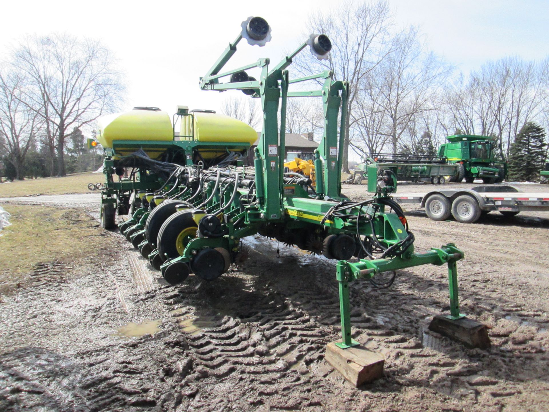 ’06 JD 1770 NT 16R30 PLANTER, CCS,HYDR DRIVE, TRASH WHIPPERS, AG LEADER SHUT OFFS, E-SETS - Image 2 of 16