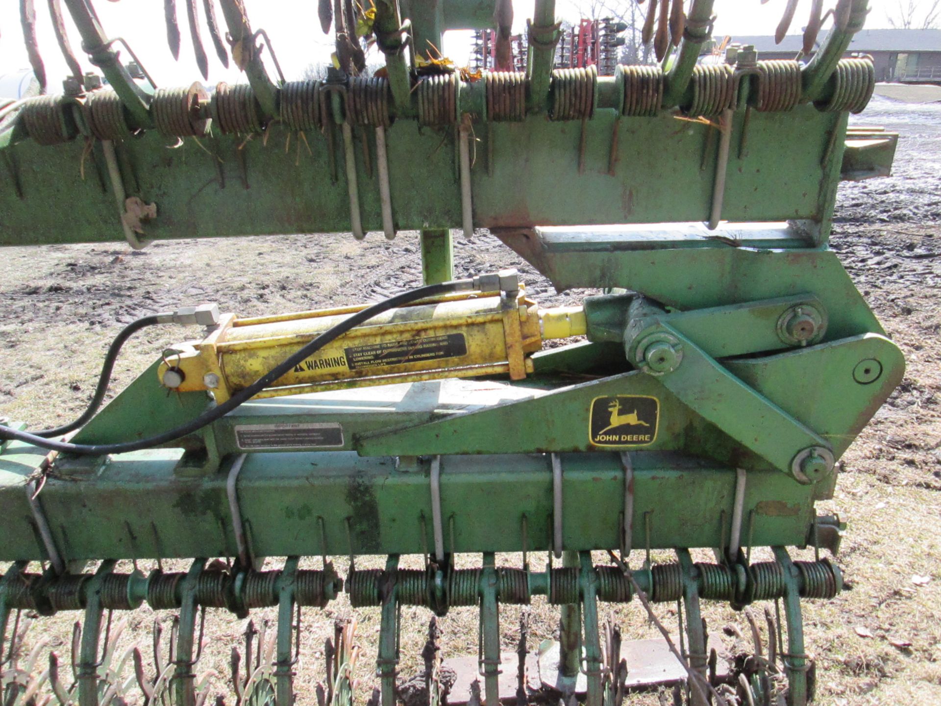 JD 400 30’ FOLDING ROTARY HOE - Image 6 of 7