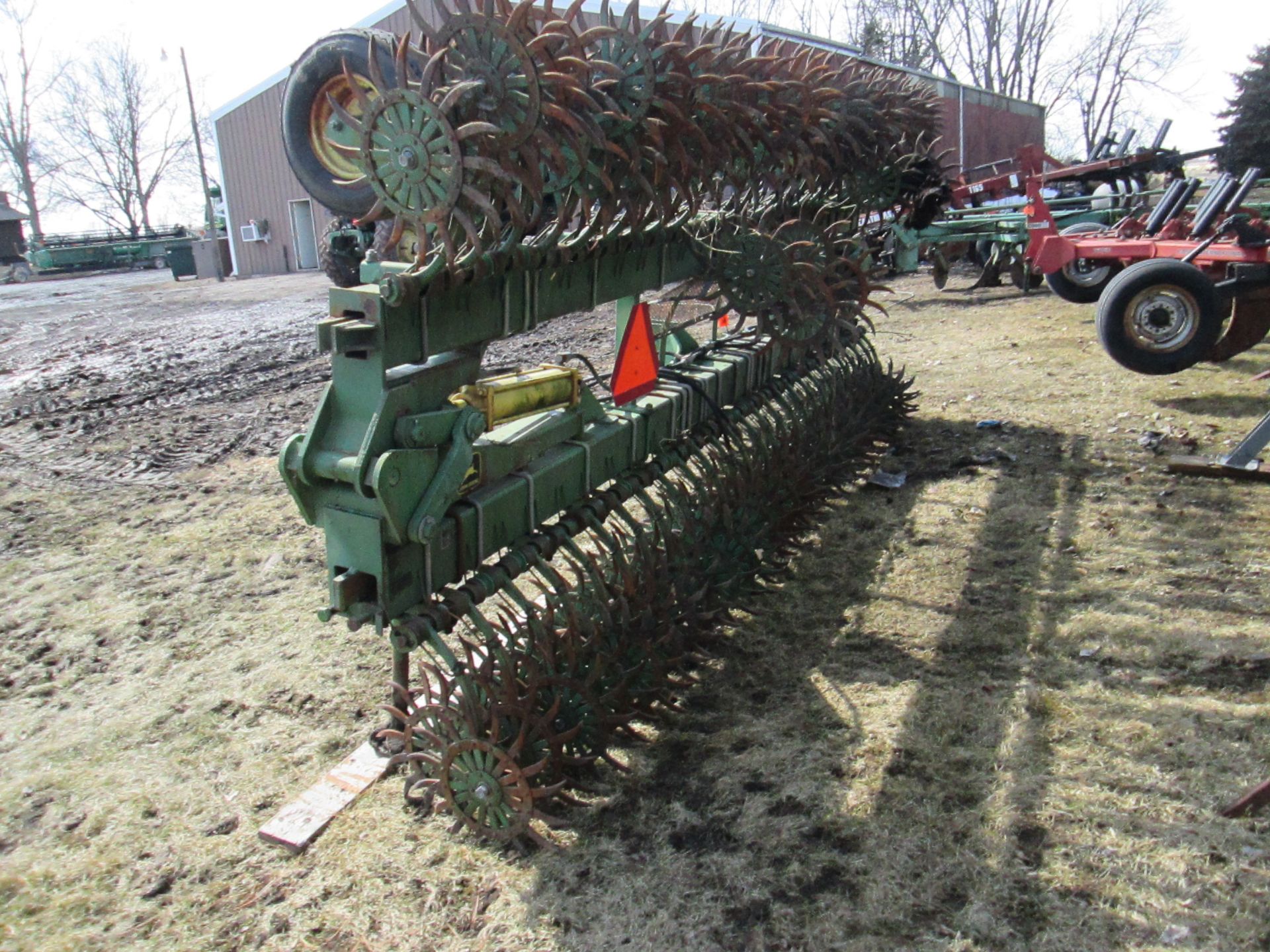 JD 400 30’ FOLDING ROTARY HOE - Image 4 of 7