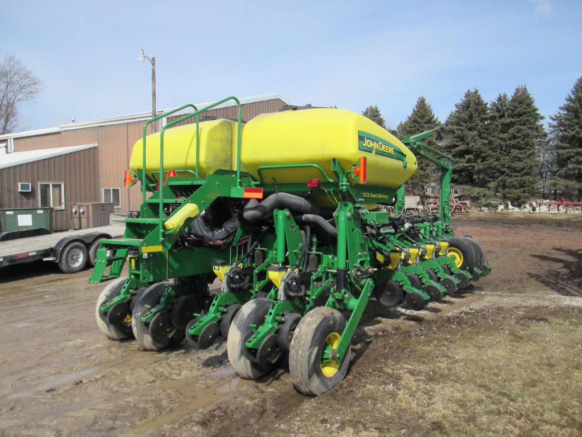 ’06 JD 1770 NT 16R30 PLANTER, CCS,HYDR DRIVE, TRASH WHIPPERS, AG LEADER SHUT OFFS, E-SETS - Image 3 of 16