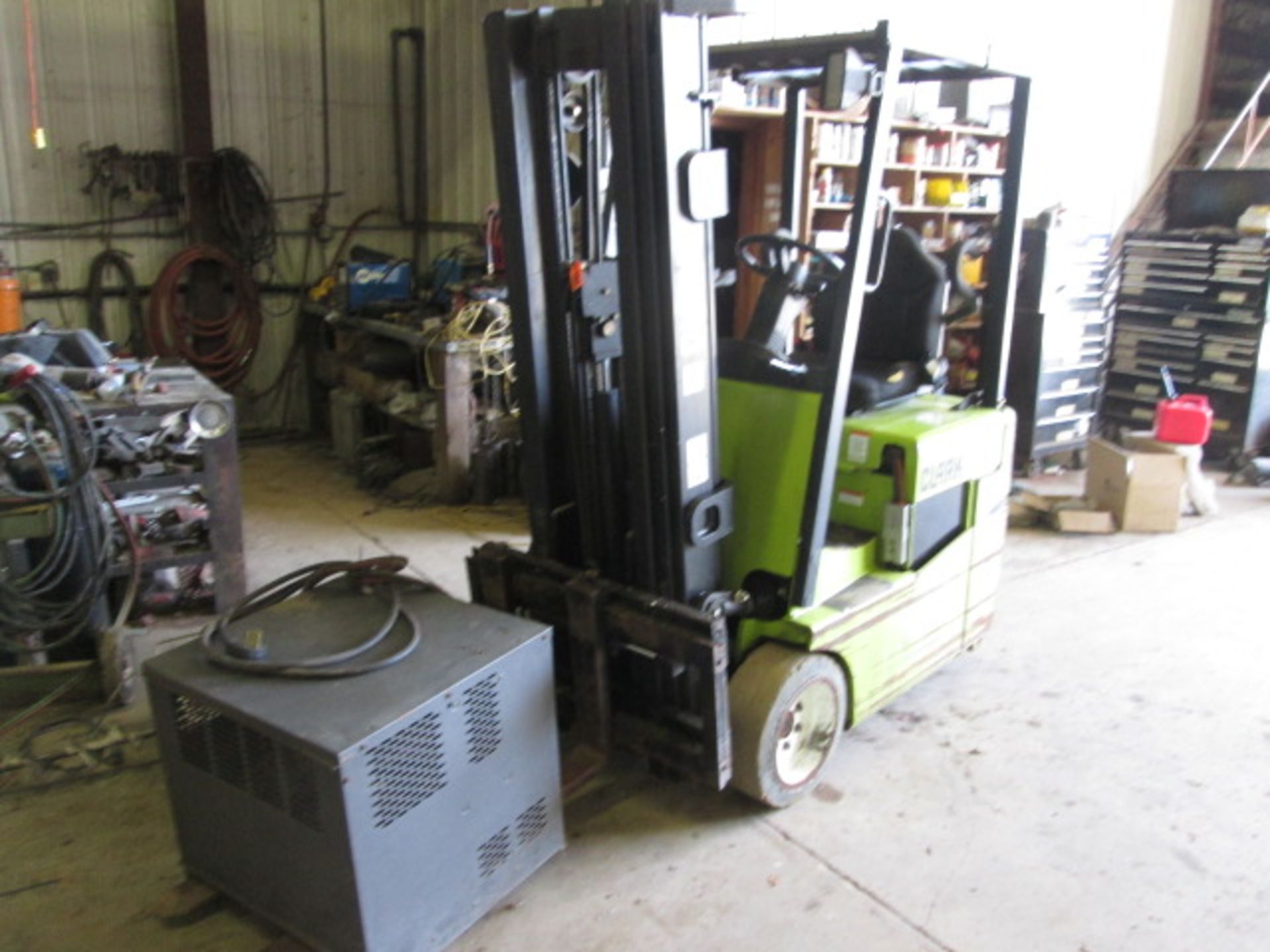 CLARK TMC 155 ELECTRIC FORKLIFT,2500#,4700 HRS