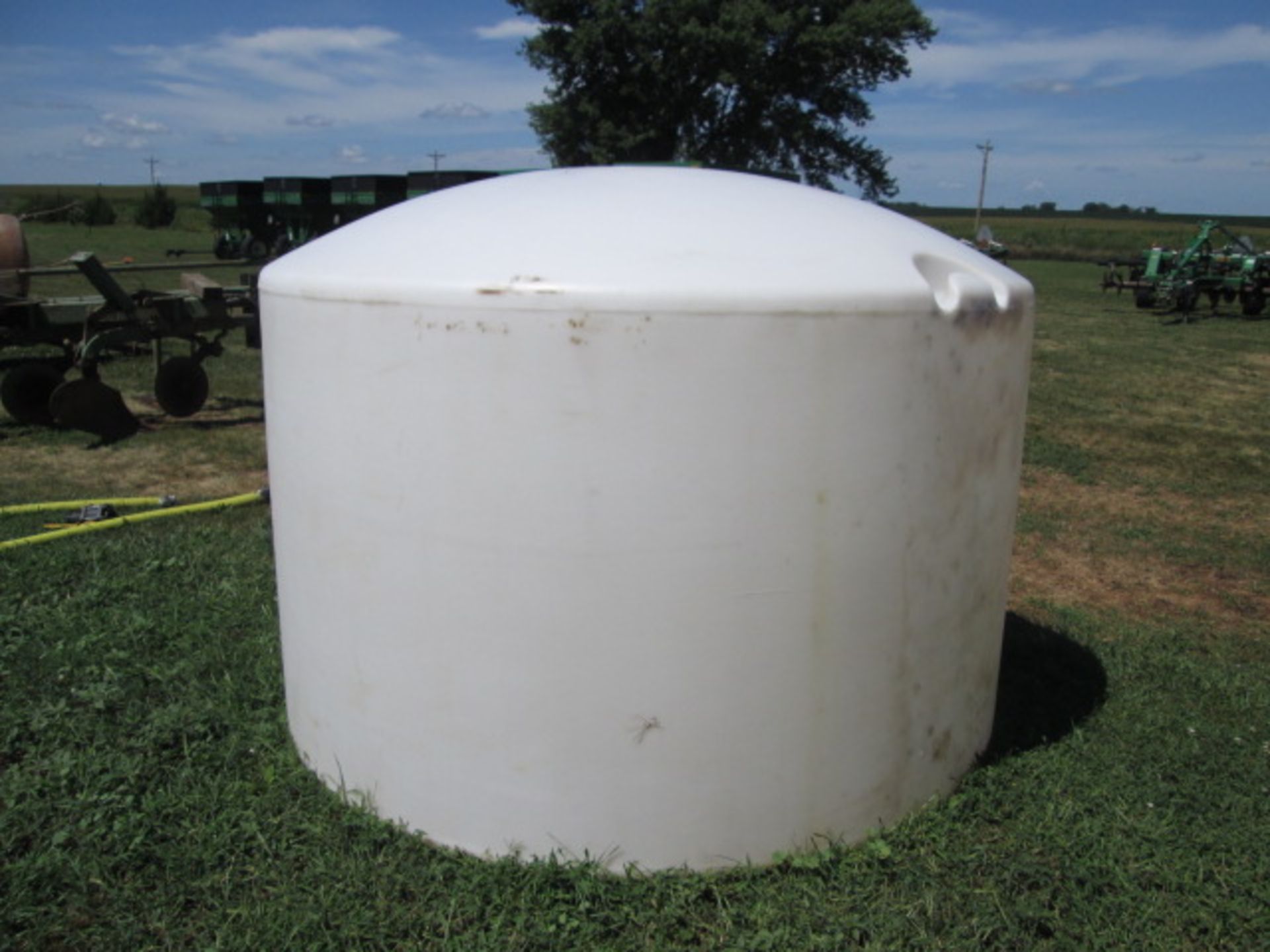 1350 GALLON POLY TANK - Image 3 of 7