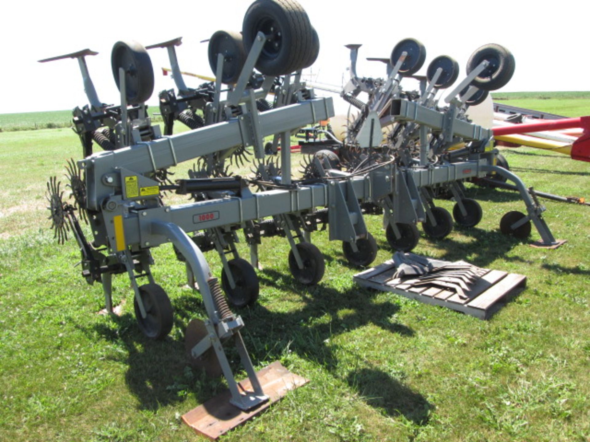 HINIKER 1000 12R30 CULTIVATOR, ROLLING SHIELDS, LIKE NEW