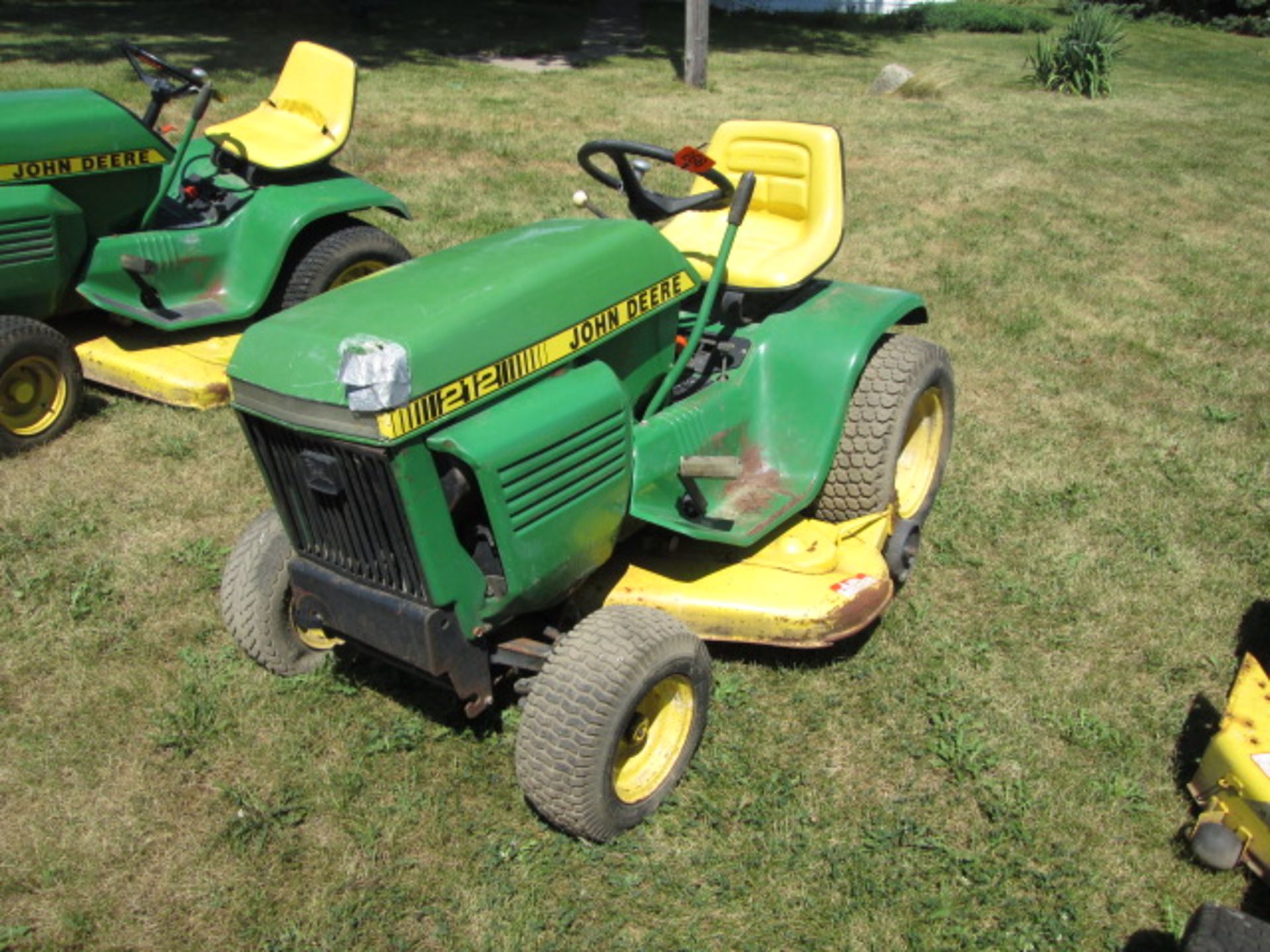 JD 212 LAWN TRACTOR SN- 096808M - Image 2 of 7