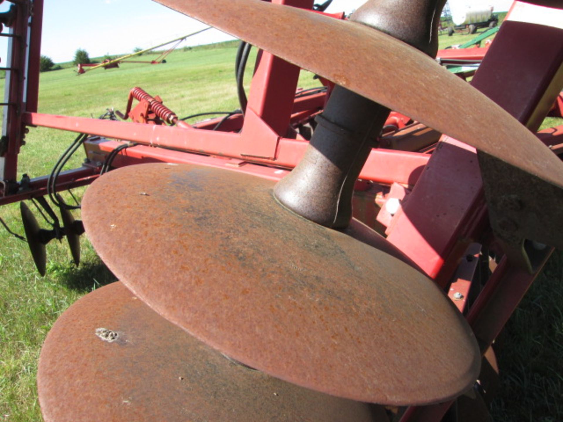 CASE IH 3900 27’ DISC; 9” SPACING - Image 5 of 8