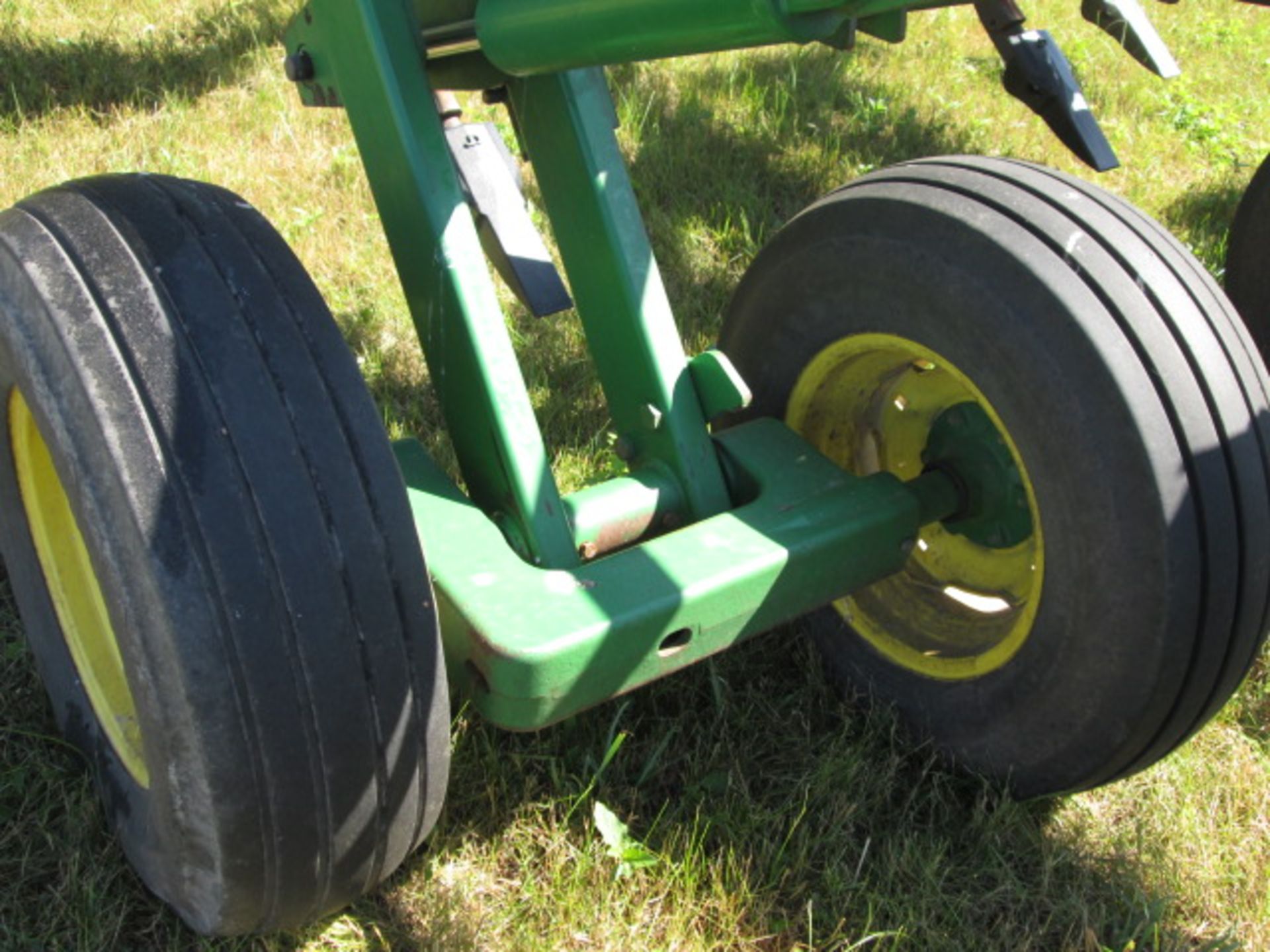 JOHN DEERE 512 5 SHANK DISC RIPPER - Image 10 of 13