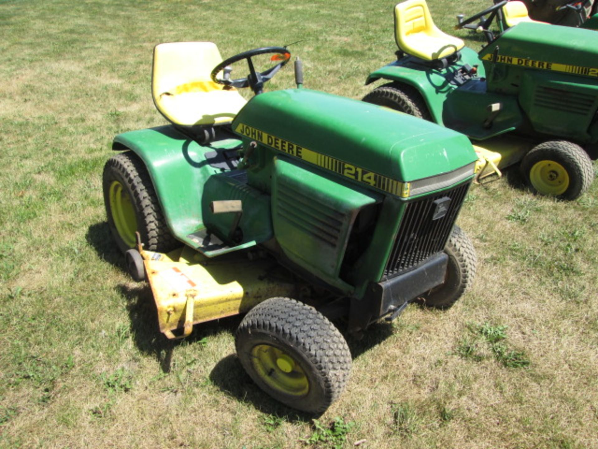 JD 214 LAWN TRACTOR SN- 192747M