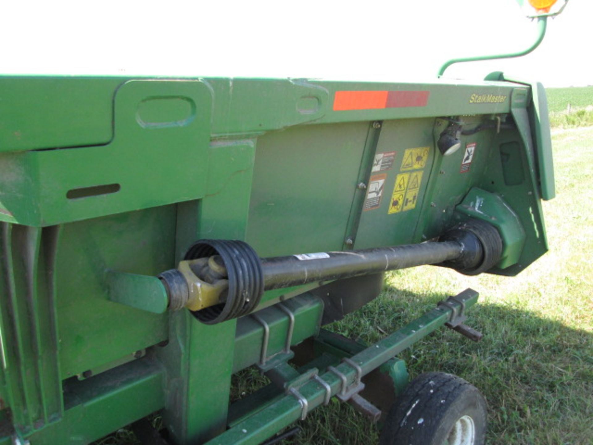 2014 JD 608C STALKMASTER CHOPPING CORN HEAD; HEADER CONTROL; ROW SENSE;STALK STOMPERS - Image 14 of 17