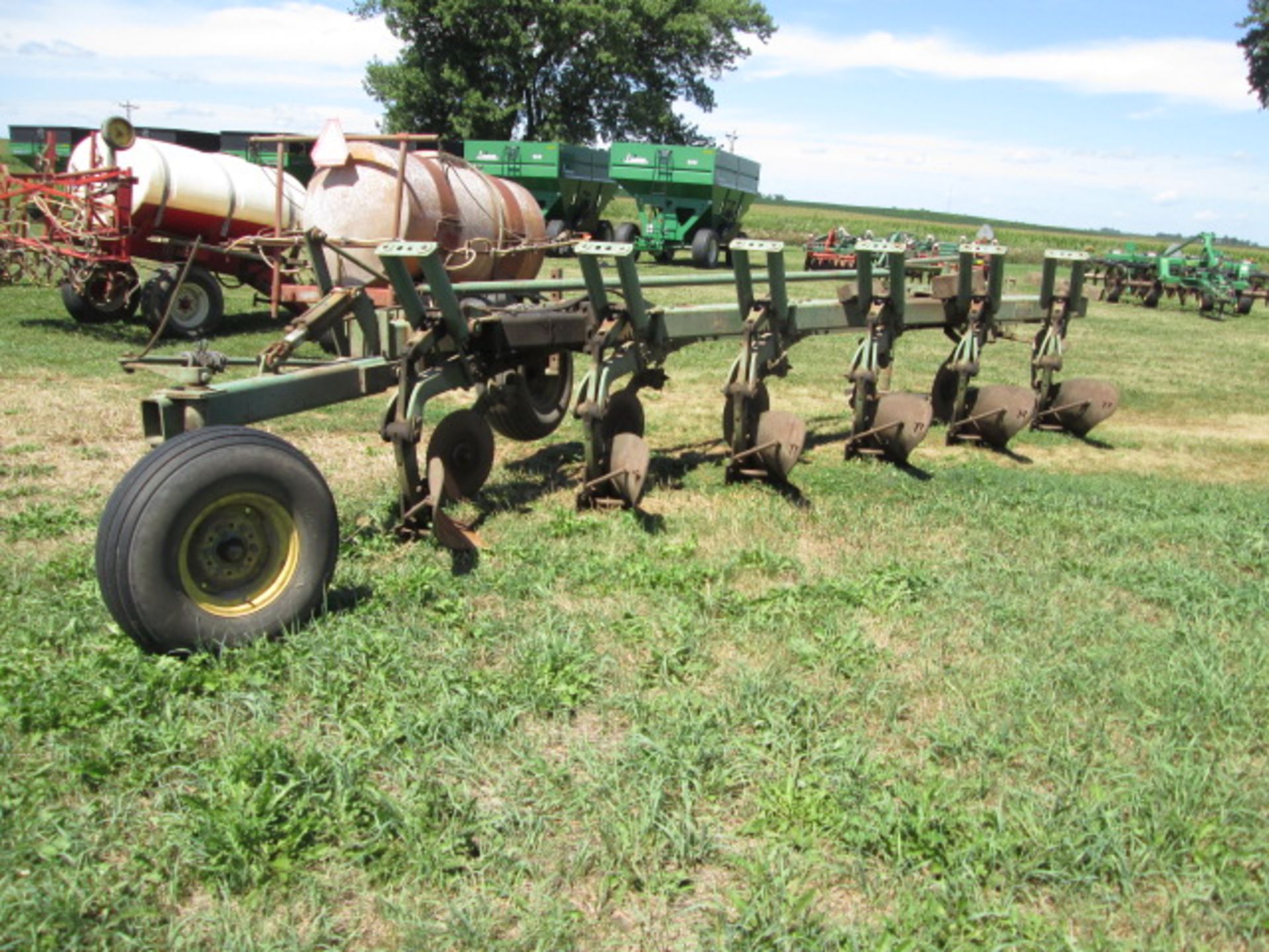 JD 2500 6X AUTO SPRING RESET PLOW - Image 4 of 6