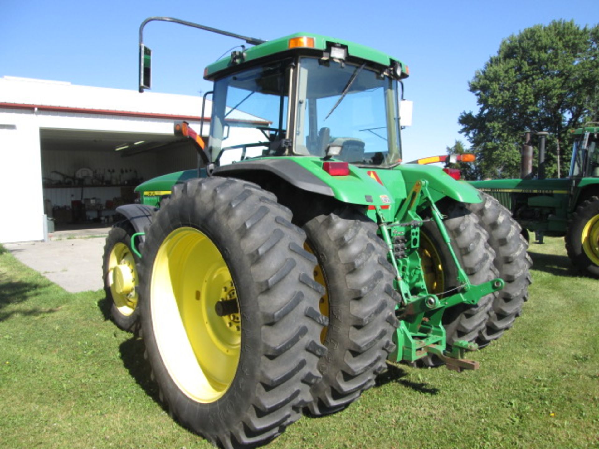 2001 JD 8310 MFWD; 18.4X46 DUALS; 3 HYDR; REAR WTS; 3635 HRS - Image 4 of 20