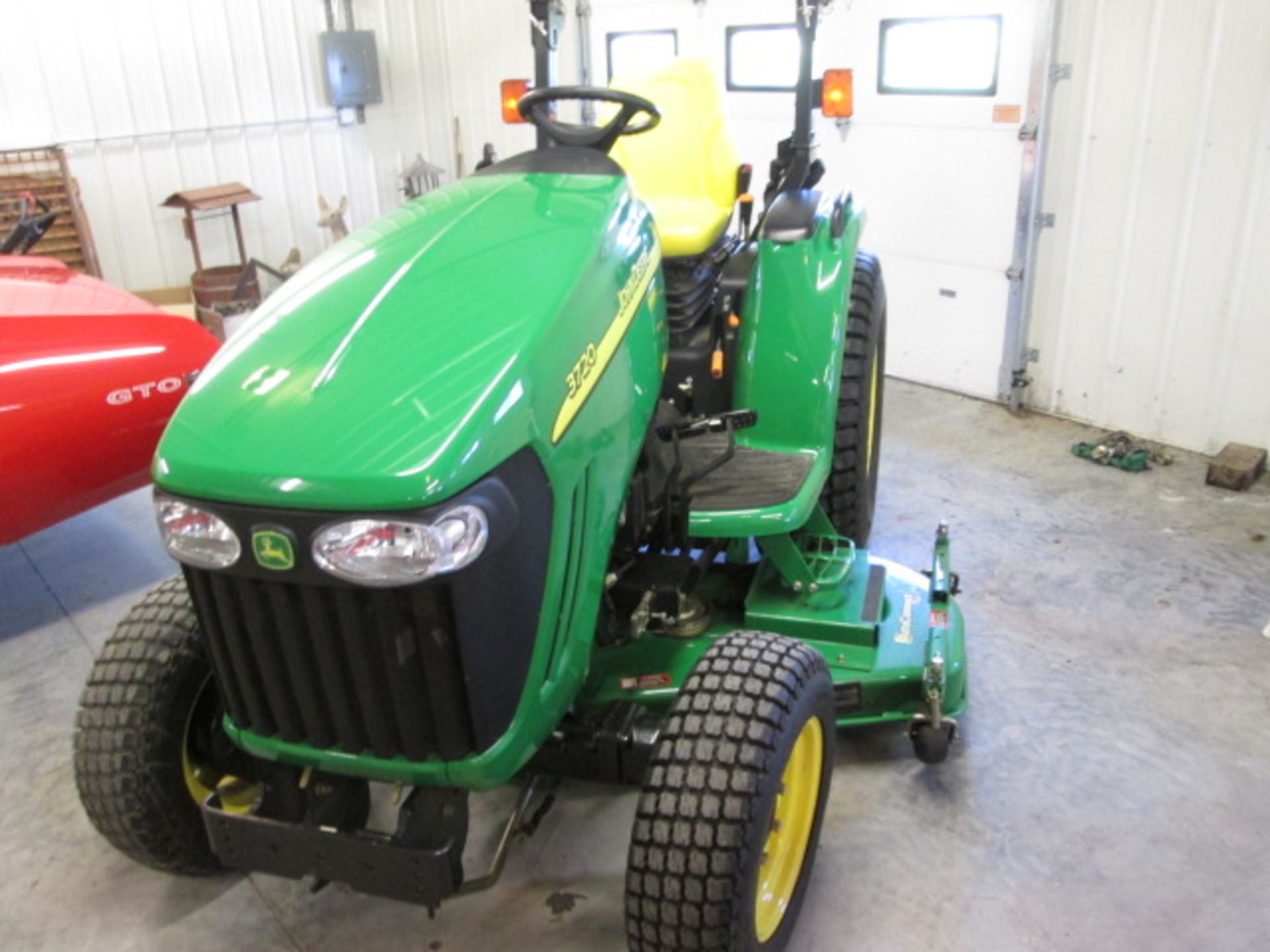 2011 JD 3720 MFWD COMPACT TRACTOR, 72” DECK;HYDRO; 40 HRS;LIKE NEW