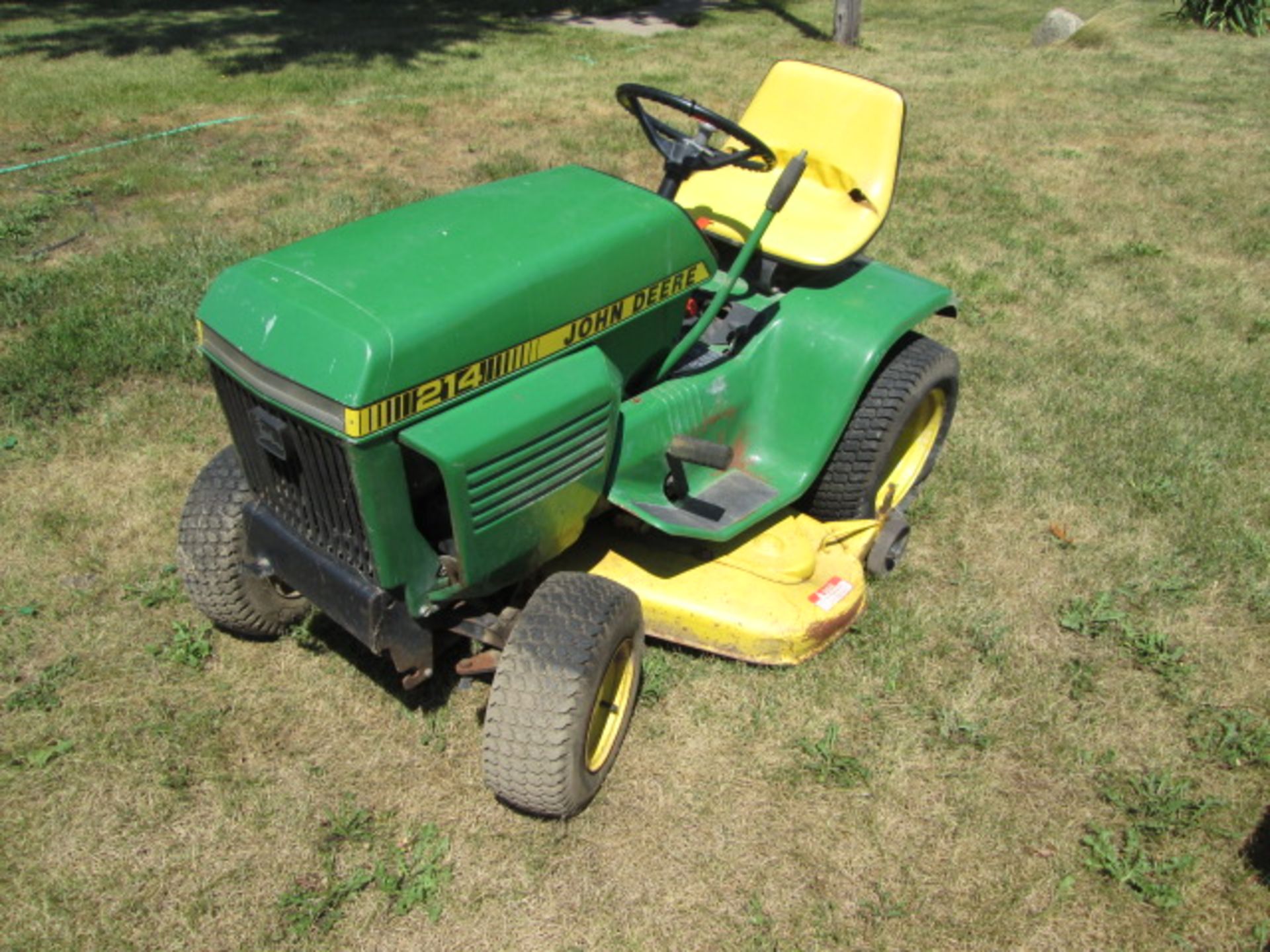 JD 214 LAWN TRACTOR SN- 192747M - Image 2 of 7