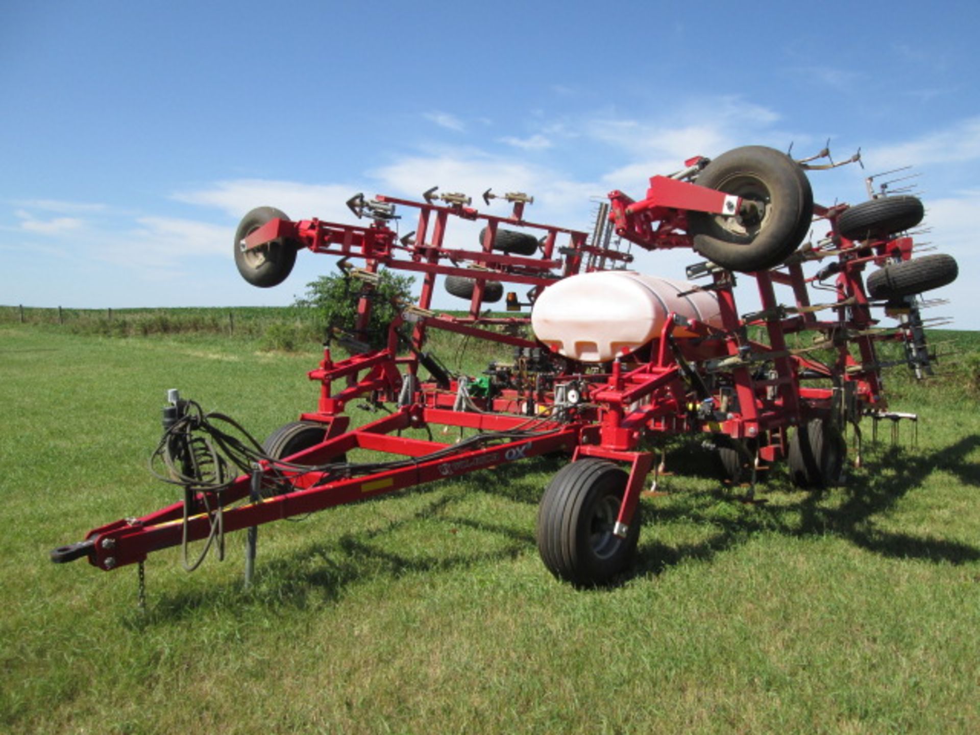 WILL-RICH QX2 30’ FIELD CULTIVATOR, 4 BAR HARROW, SPRAY TANK AND CONTROLS, HYDR DRIVE PUMP, LIKE NEW