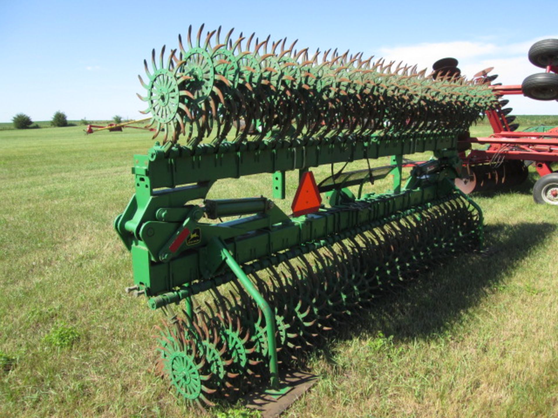 JD 430 FLAT FOLD ROTARY HOE; LIKE NEW - Image 4 of 8