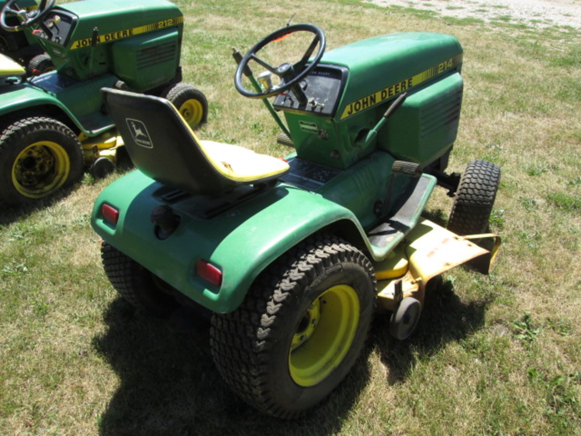 JD 214 LAWN TRACTOR SN- 192747M - Image 4 of 7