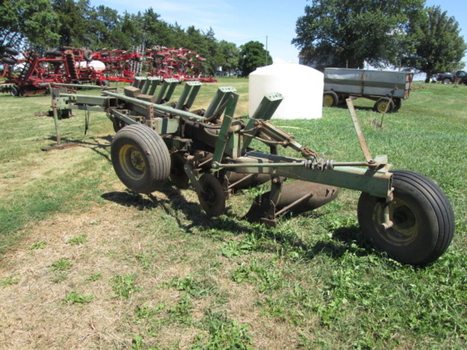 JD 2500 6X AUTO SPRING RESET PLOW - Image 3 of 6