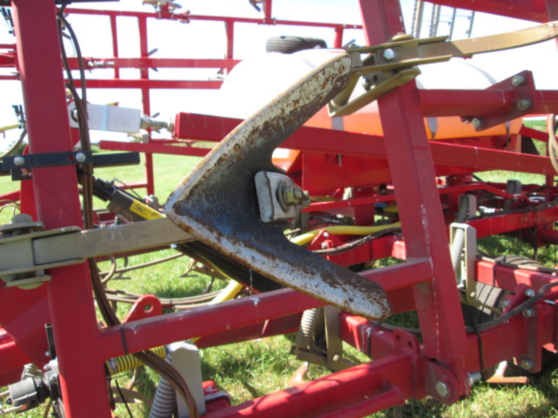 WILL-RICH QX2 30’ FIELD CULTIVATOR, 4 BAR HARROW, SPRAY TANK AND CONTROLS, HYDR DRIVE PUMP, LIKE NEW - Image 7 of 14