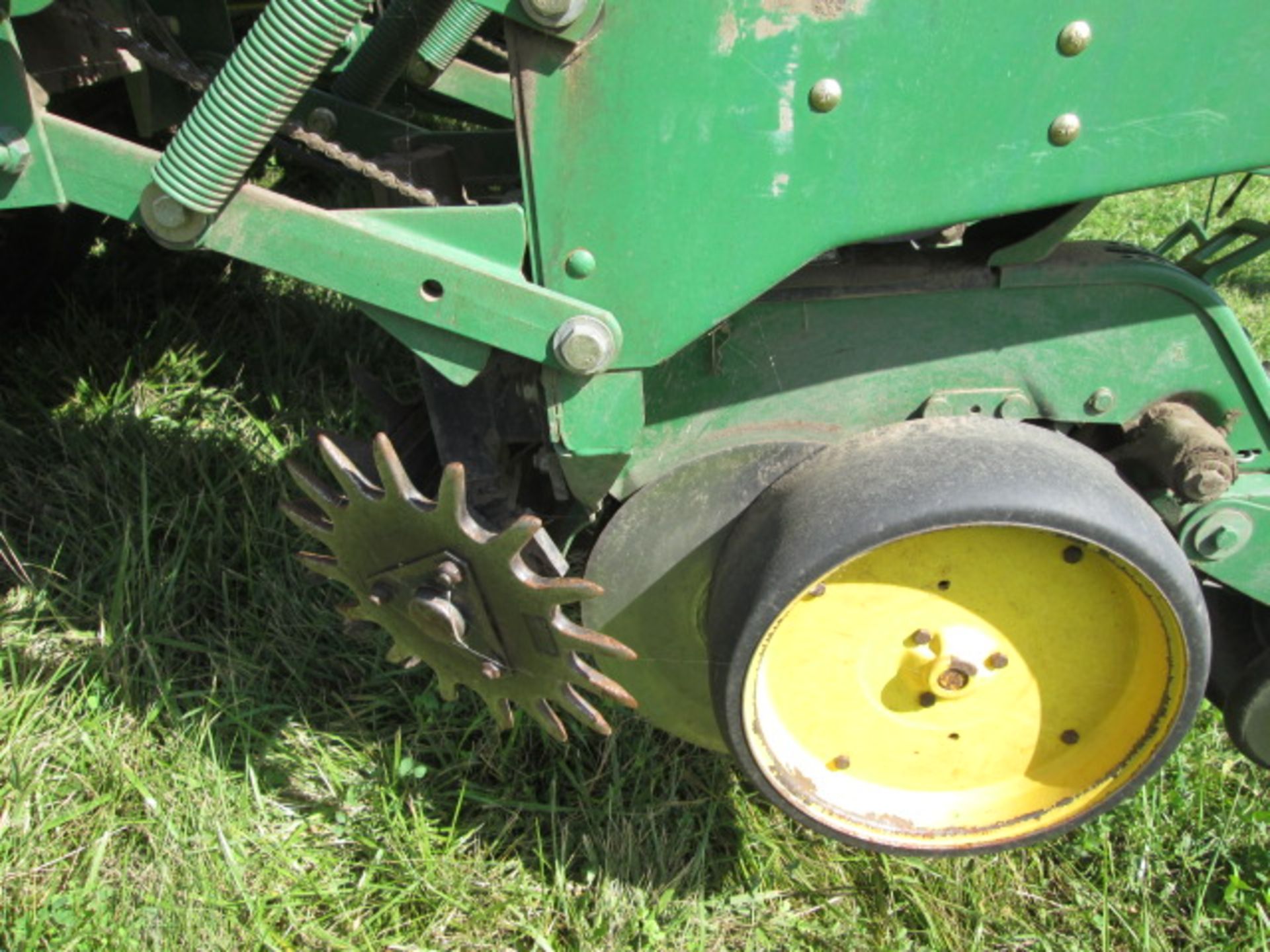 JD 7200 12R30 PLANTER, HYDR WING FOLD,TRASH WHIPPERS, INSECT, 250 MONT - Image 7 of 8