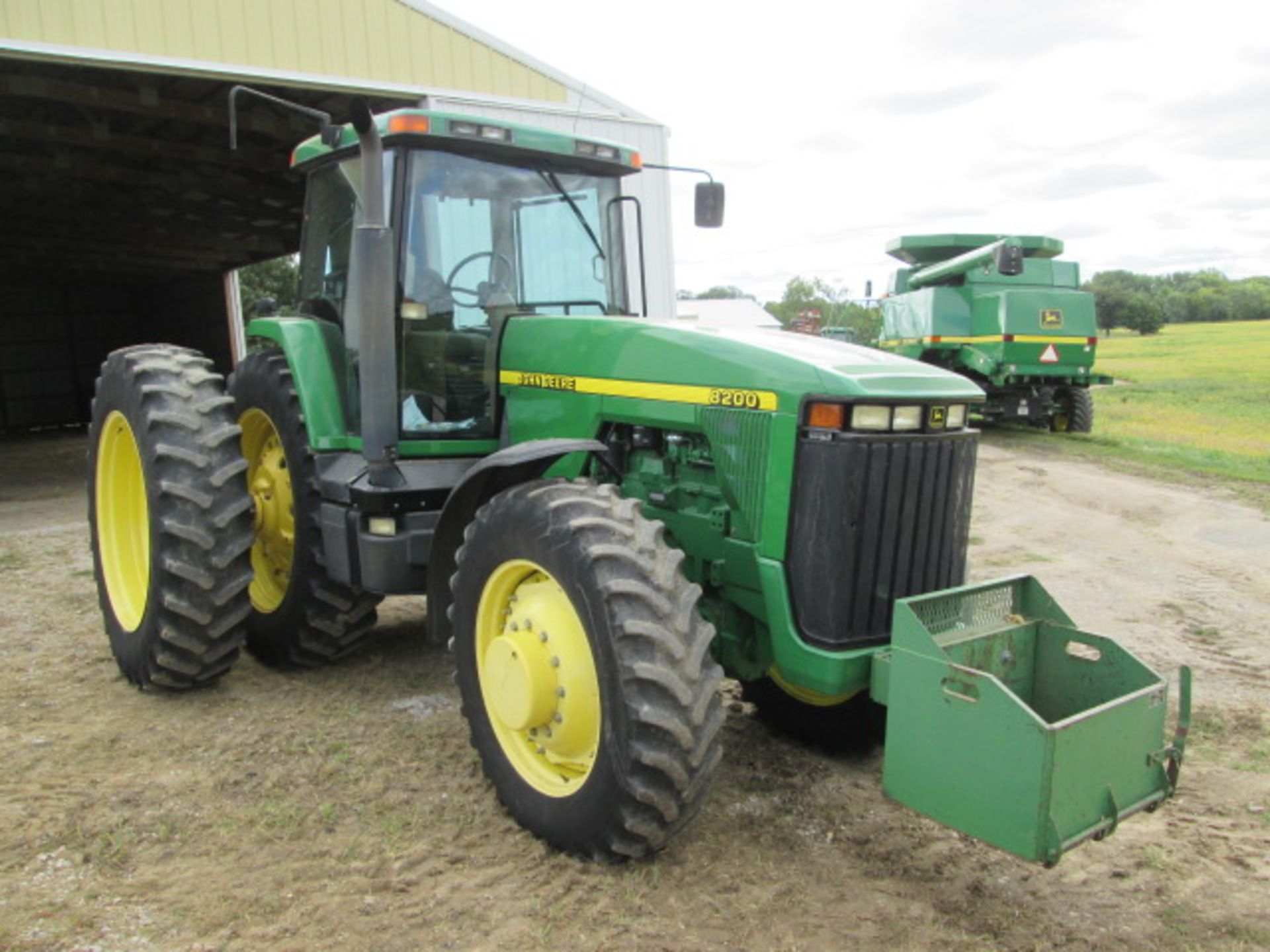 ’98 JD 8200 MFWD, 18.4X46 DUALS, 3 HYDR, 3614 HRS - Image 2 of 17