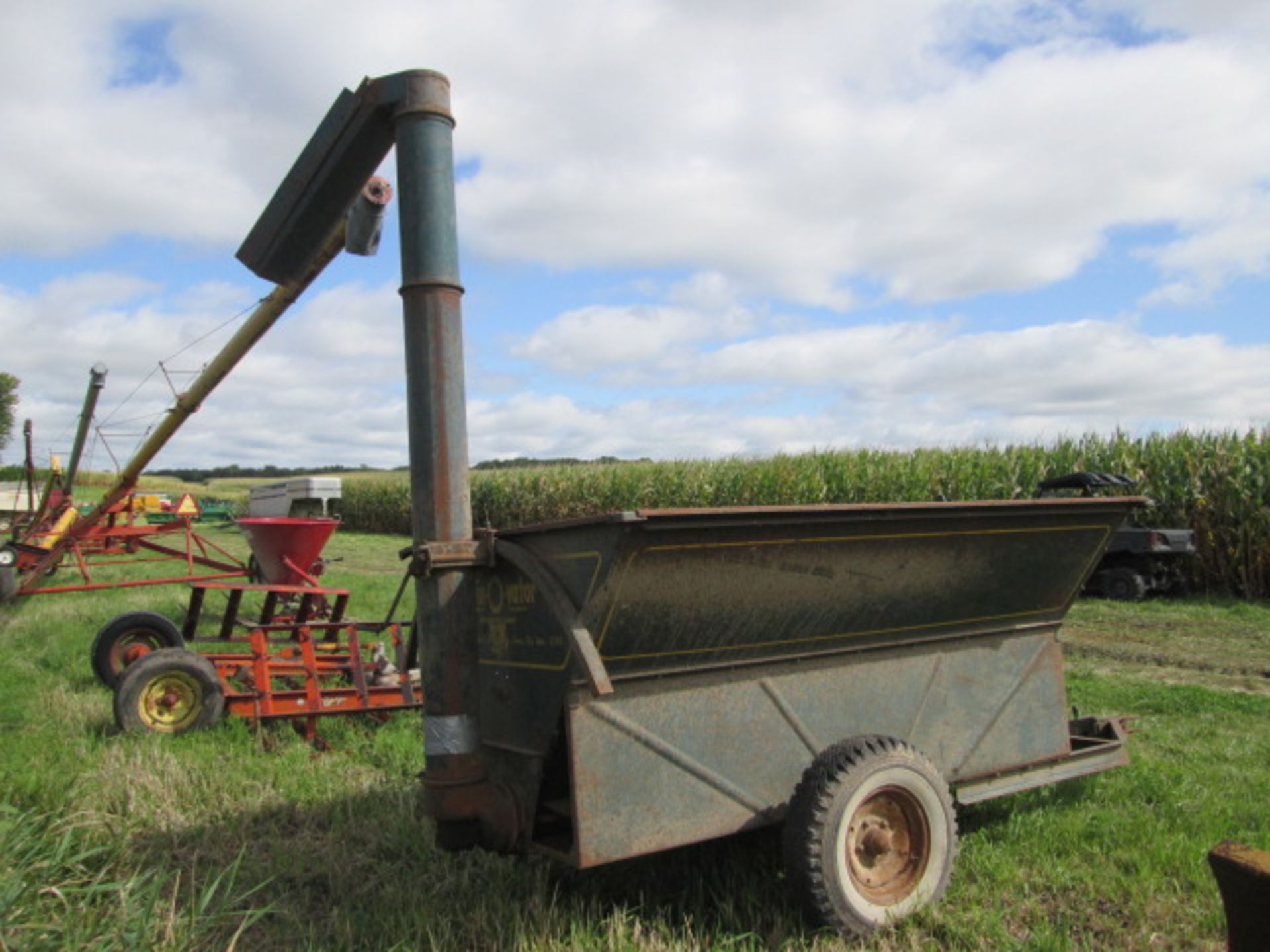 GRAIN-O-VATOR AUGER WAGON - Image 4 of 5