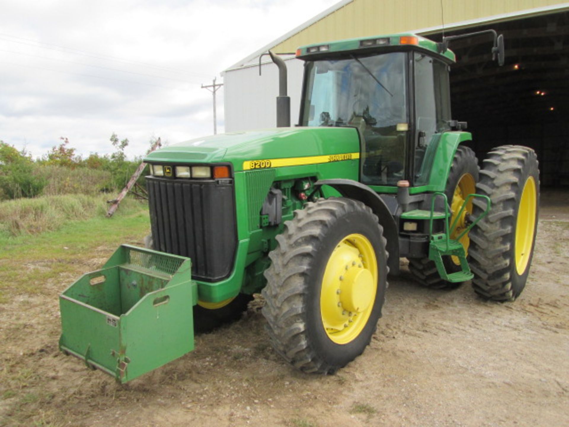 ’98 JD 8200 MFWD, 18.4X46 DUALS, 3 HYDR, 3614 HRS