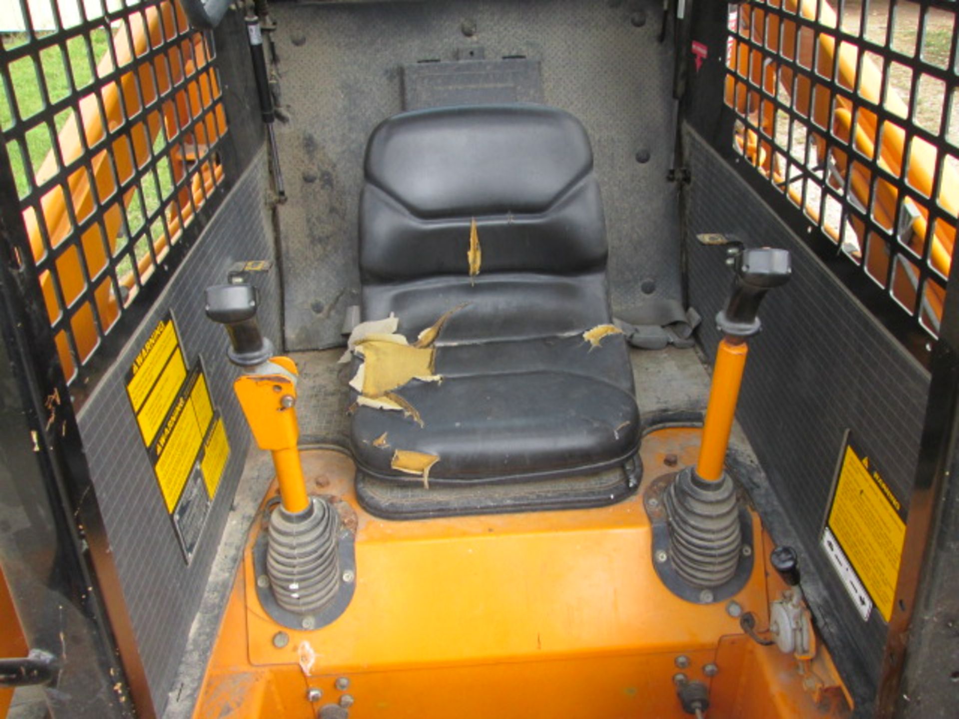 HYUNDAI HSL 810 SKID LOADER; 697 TOTAL HRS.; YANMAR DSL MTR. - Image 7 of 11