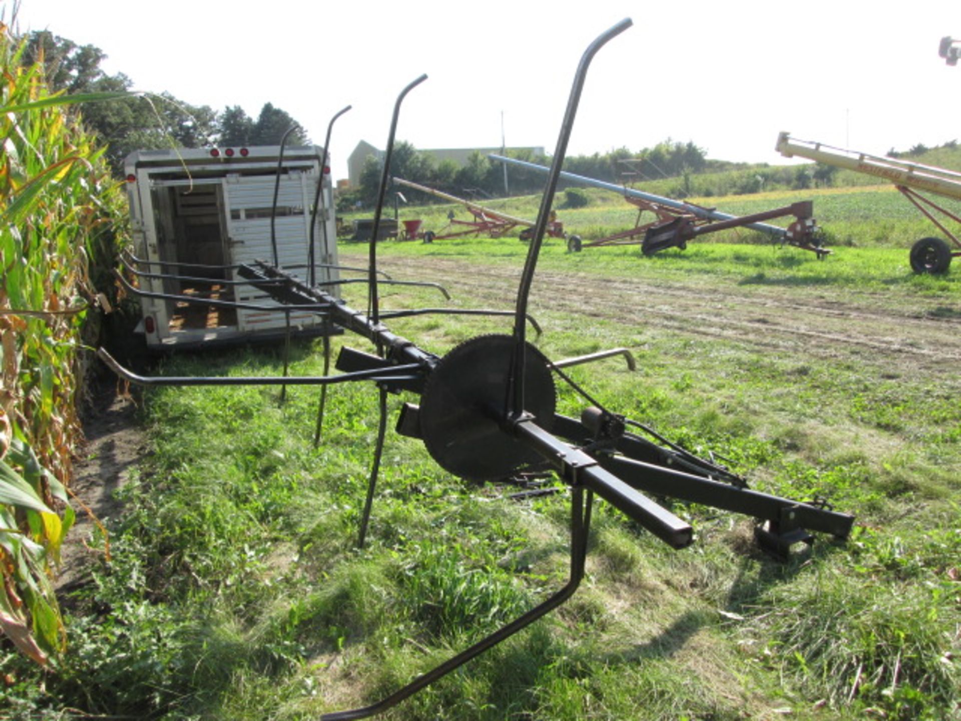 8 ROW DOWN CORN REEL - Image 4 of 5