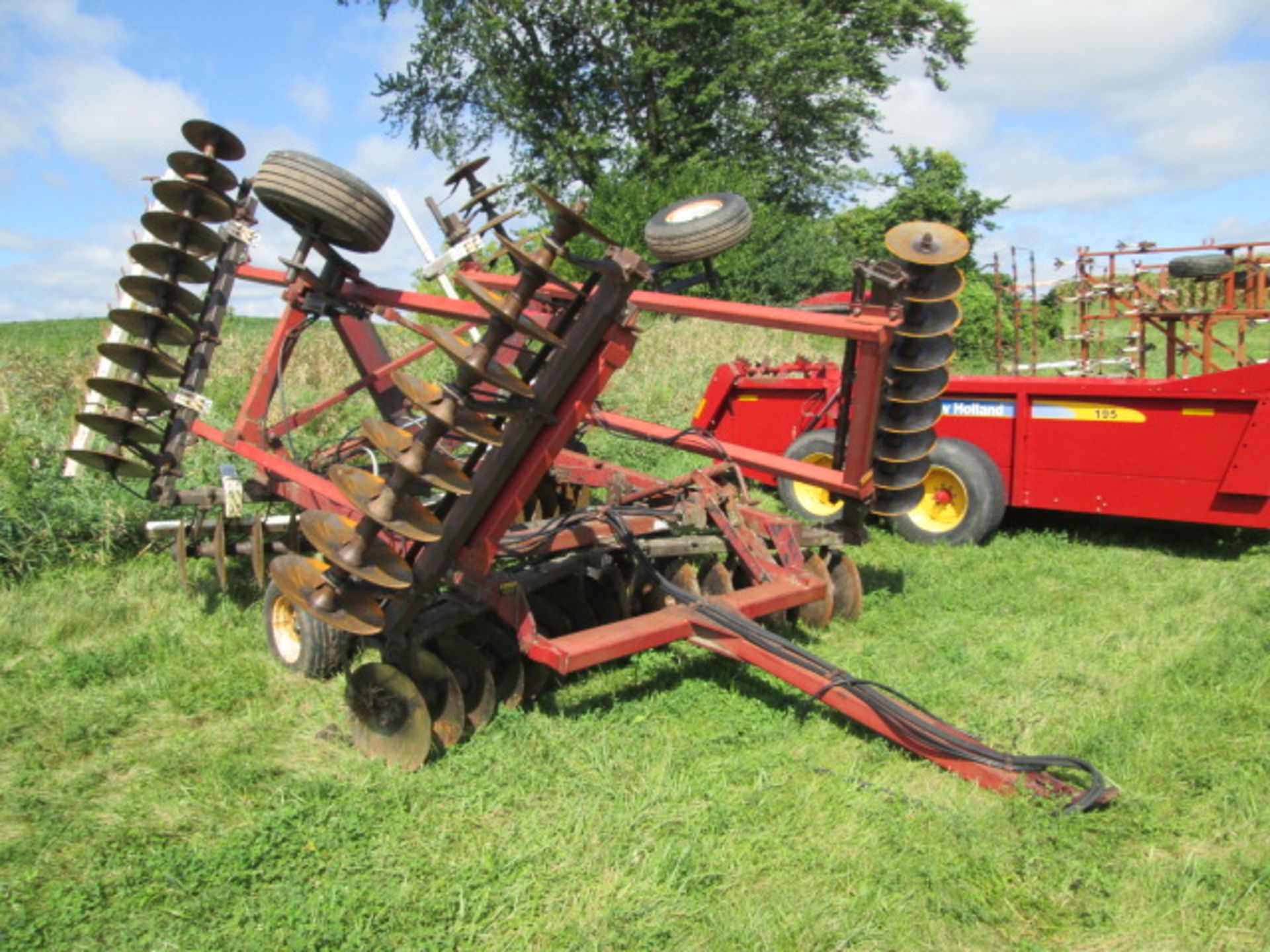 IH 496 25’ DISC,BUSTER BAR HARROW - Image 2 of 10