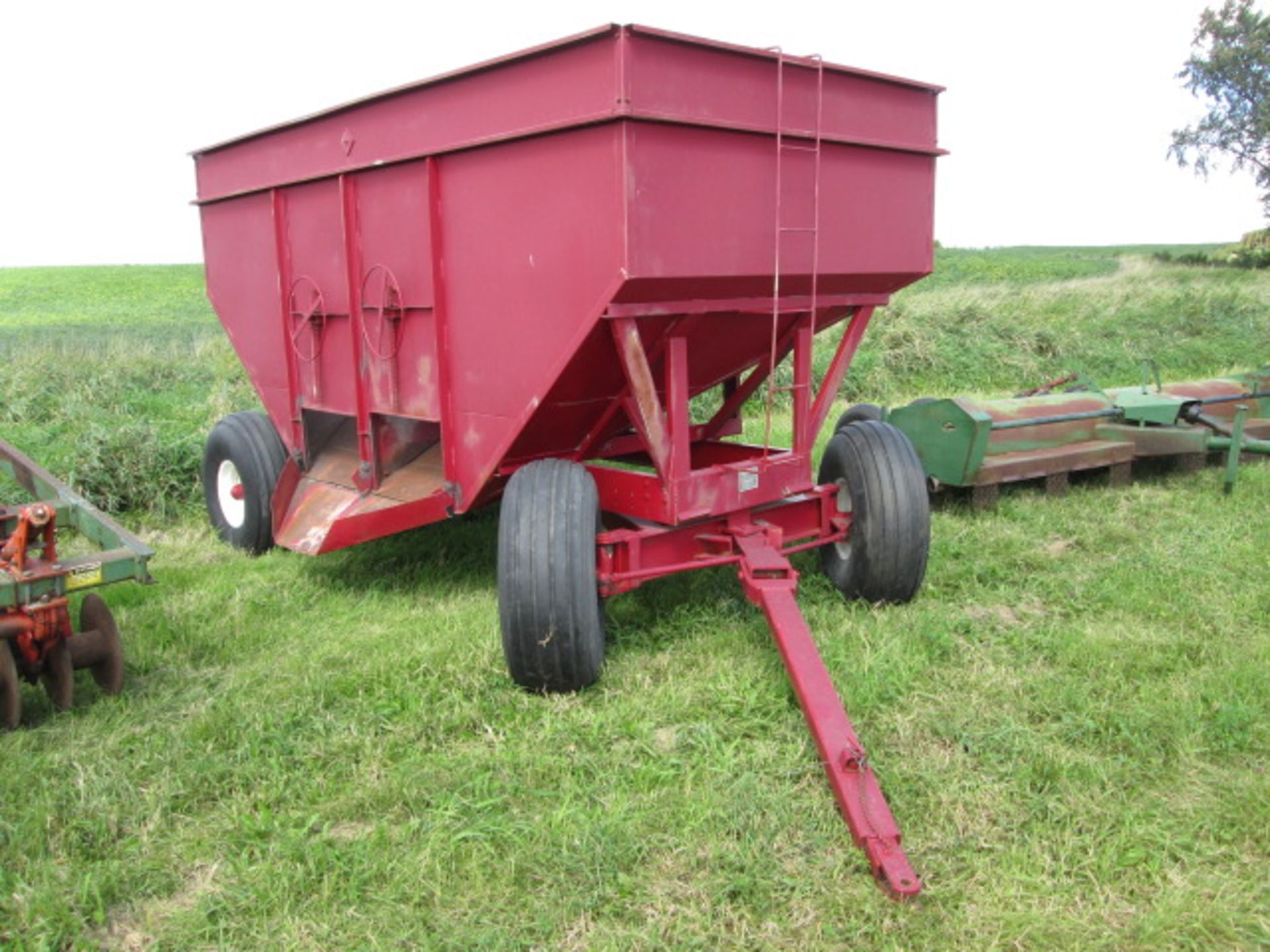 M&W 400 GRAVITY WAGON - Image 2 of 7