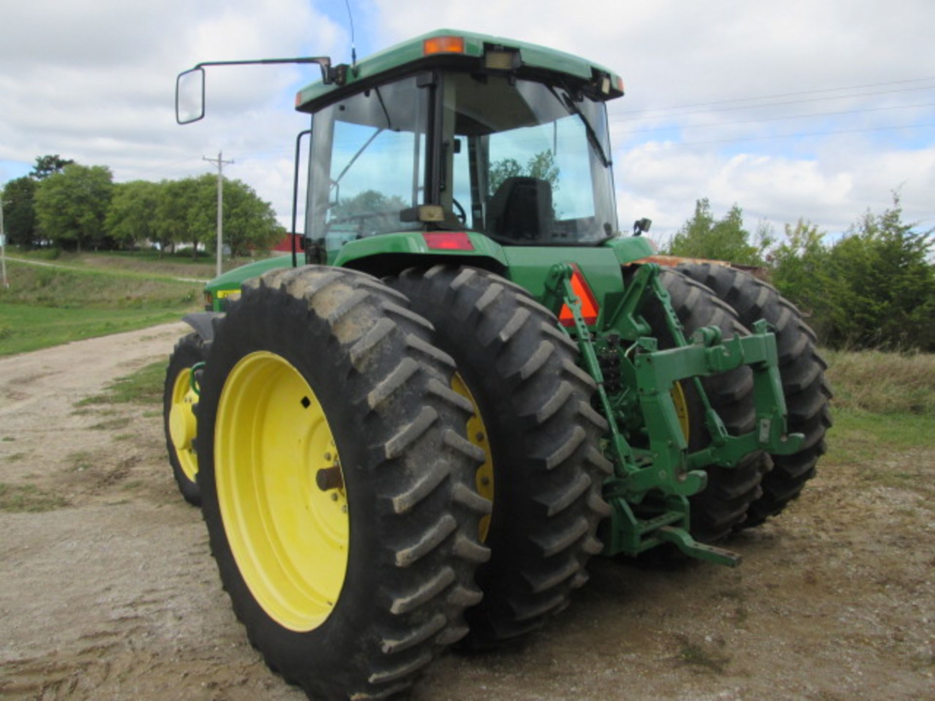 ’98 JD 8200 MFWD, 18.4X46 DUALS, 3 HYDR, 3614 HRS - Image 4 of 17