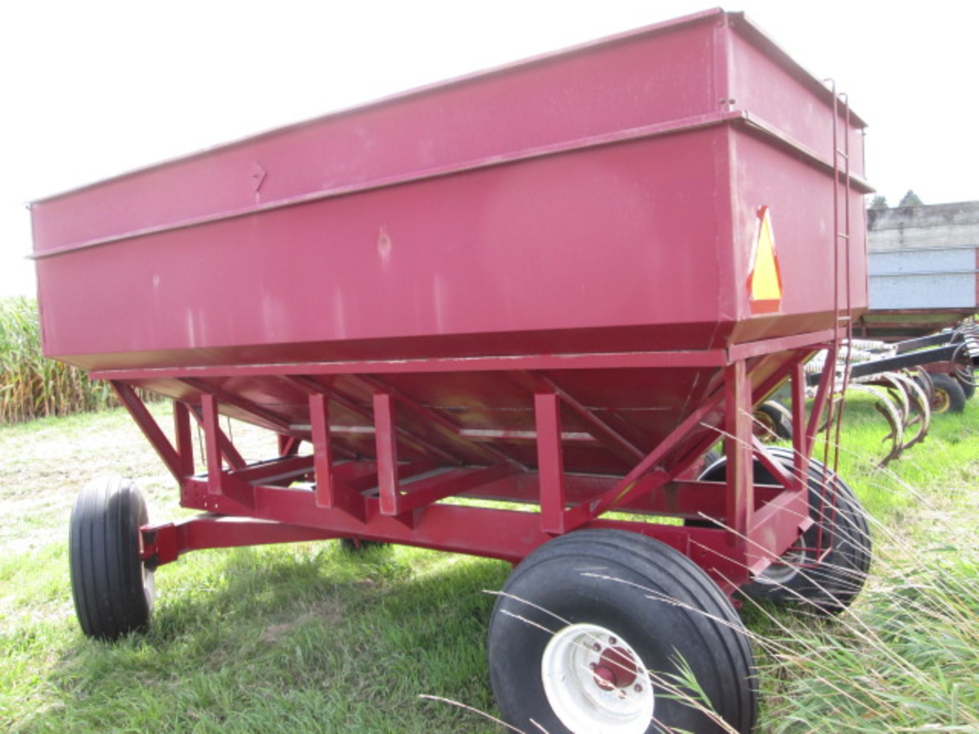 M&W 400 GRAVITY WAGON - Image 4 of 7