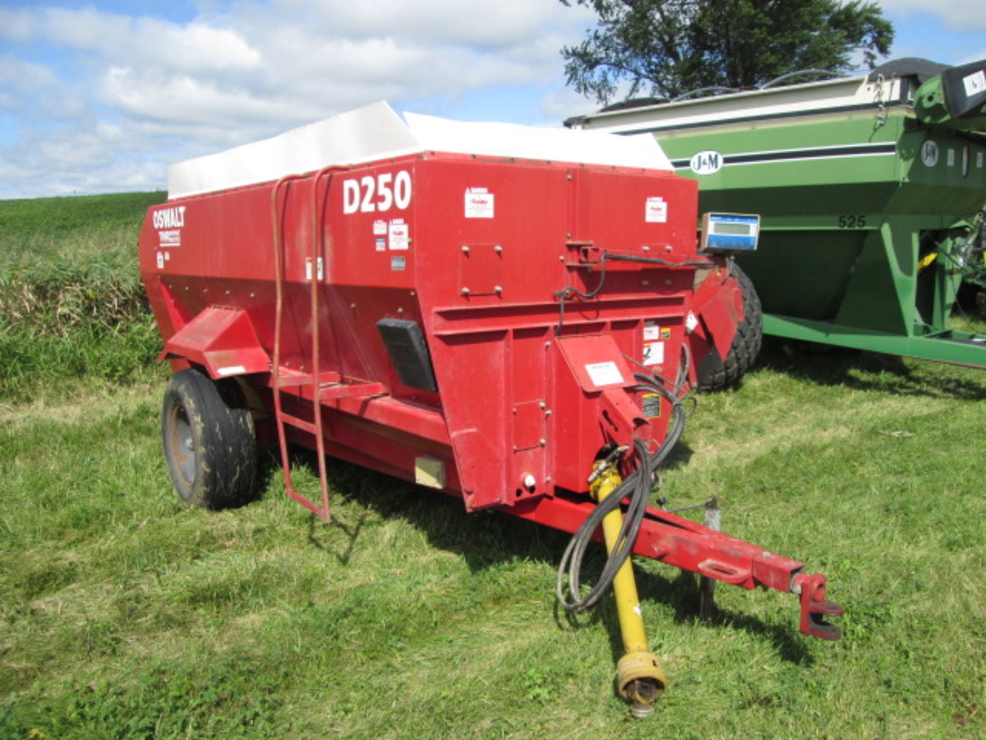 OSWALT D-250 SILAGE MIXER FEEDER WAGON, DIGI STAR SCALE - Image 2 of 7