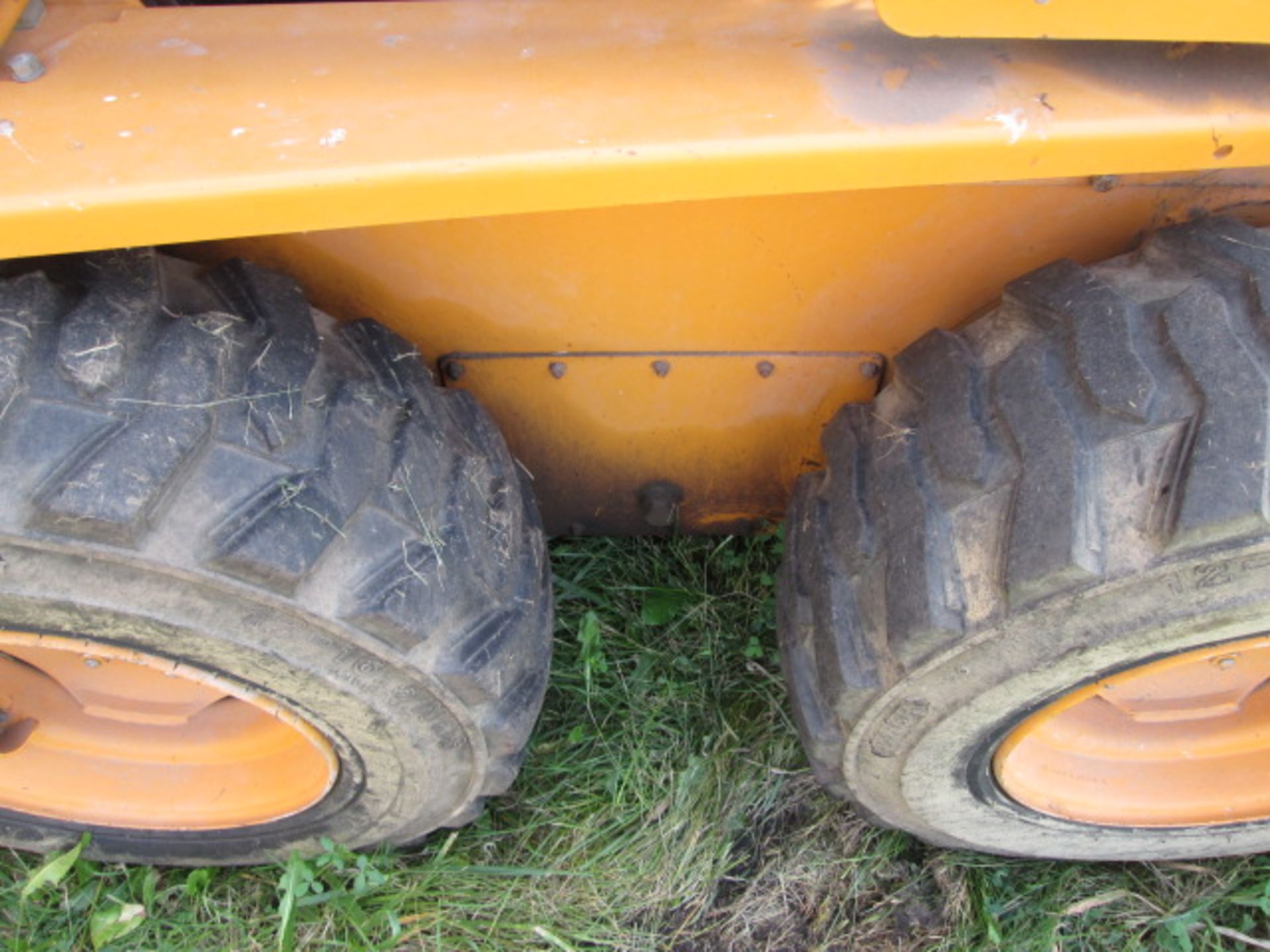 HYUNDAI HSL 810 SKID LOADER; 697 TOTAL HRS.; YANMAR DSL MTR. - Image 5 of 11