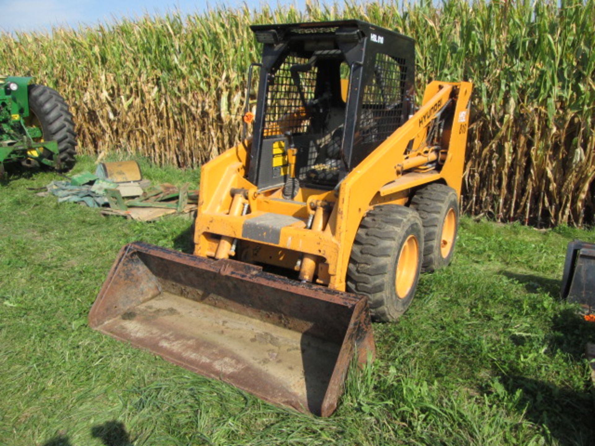 HYUNDAI HSL 810 SKID LOADER; 697 TOTAL HRS.; YANMAR DSL MTR. - Image 2 of 11