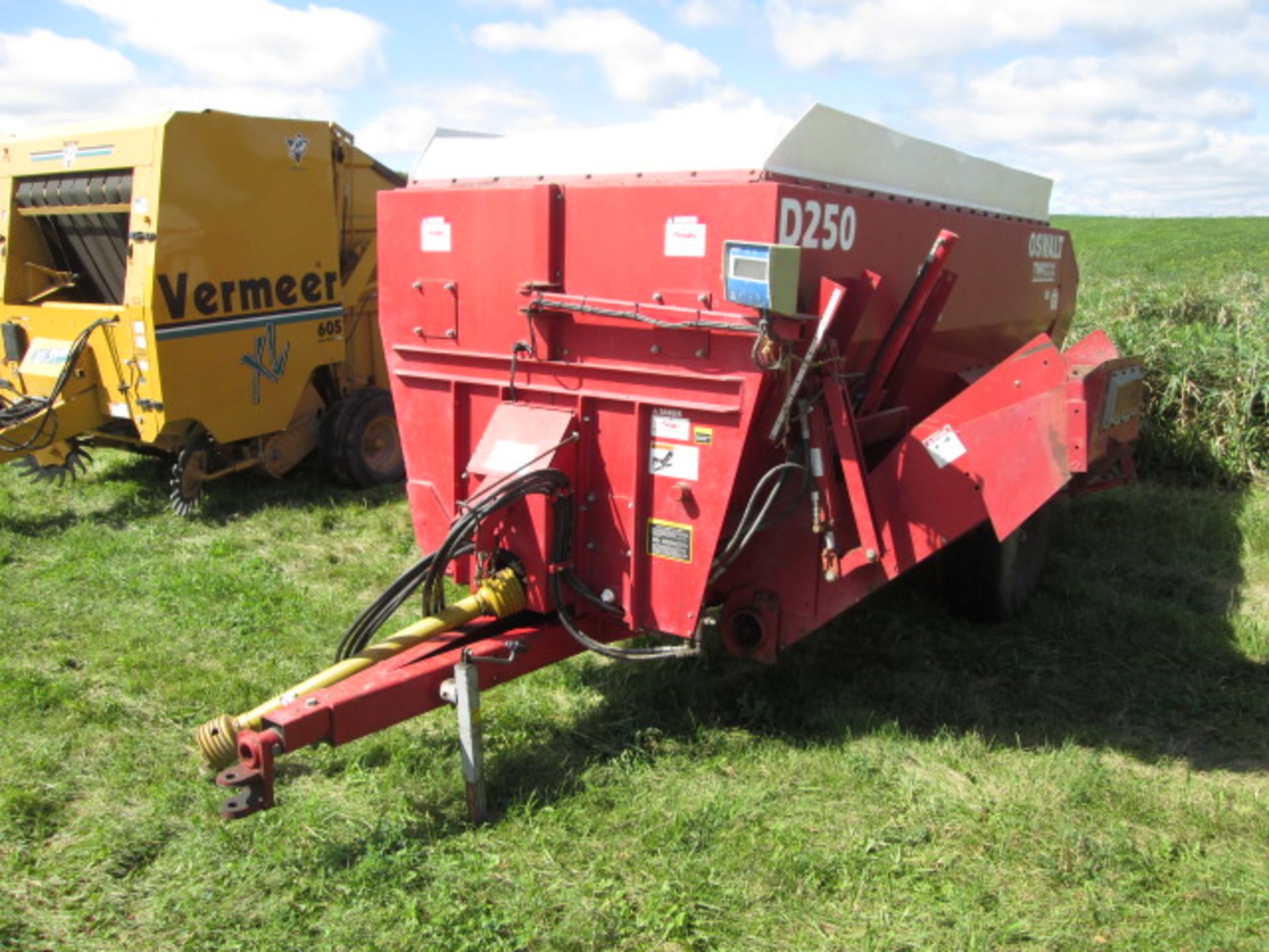 OSWALT D-250 SILAGE MIXER FEEDER WAGON, DIGI STAR SCALE