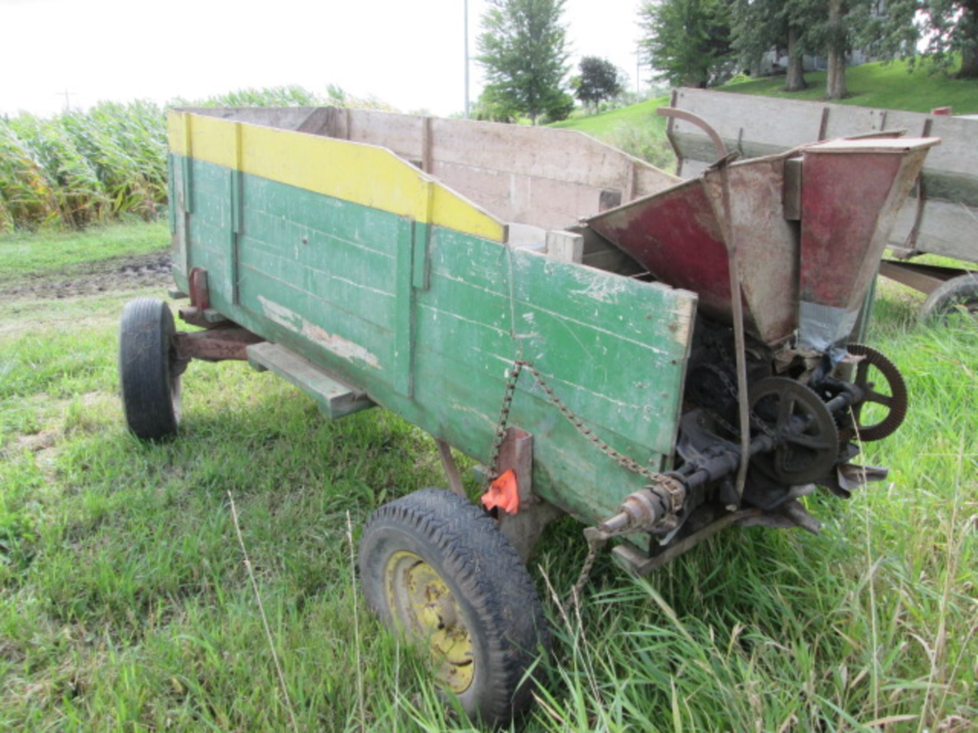 BARGE WAGON W/ END GATE SEEDER - Image 3 of 4