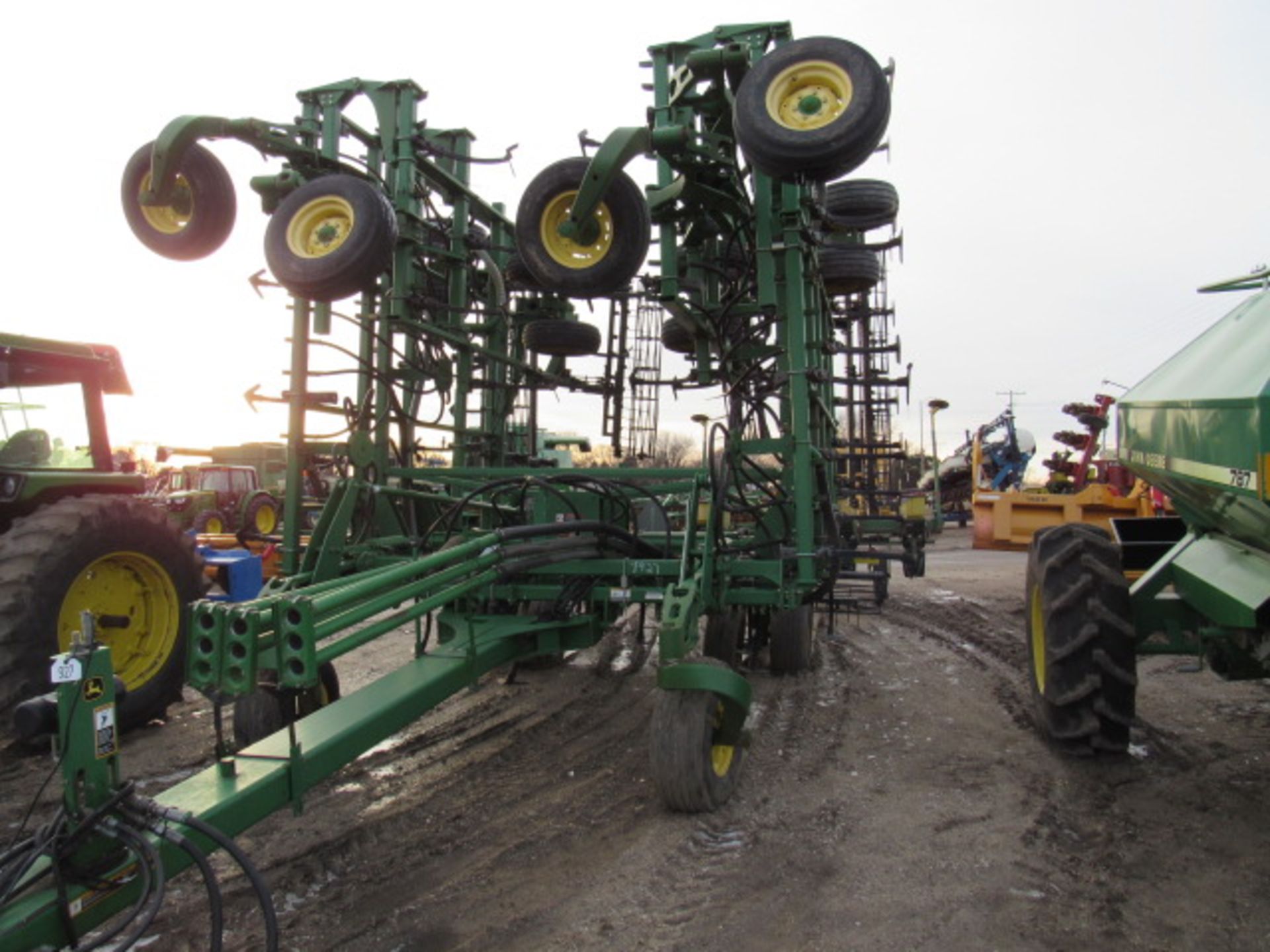 JD 2210 Field Cultivator - Image 2 of 6