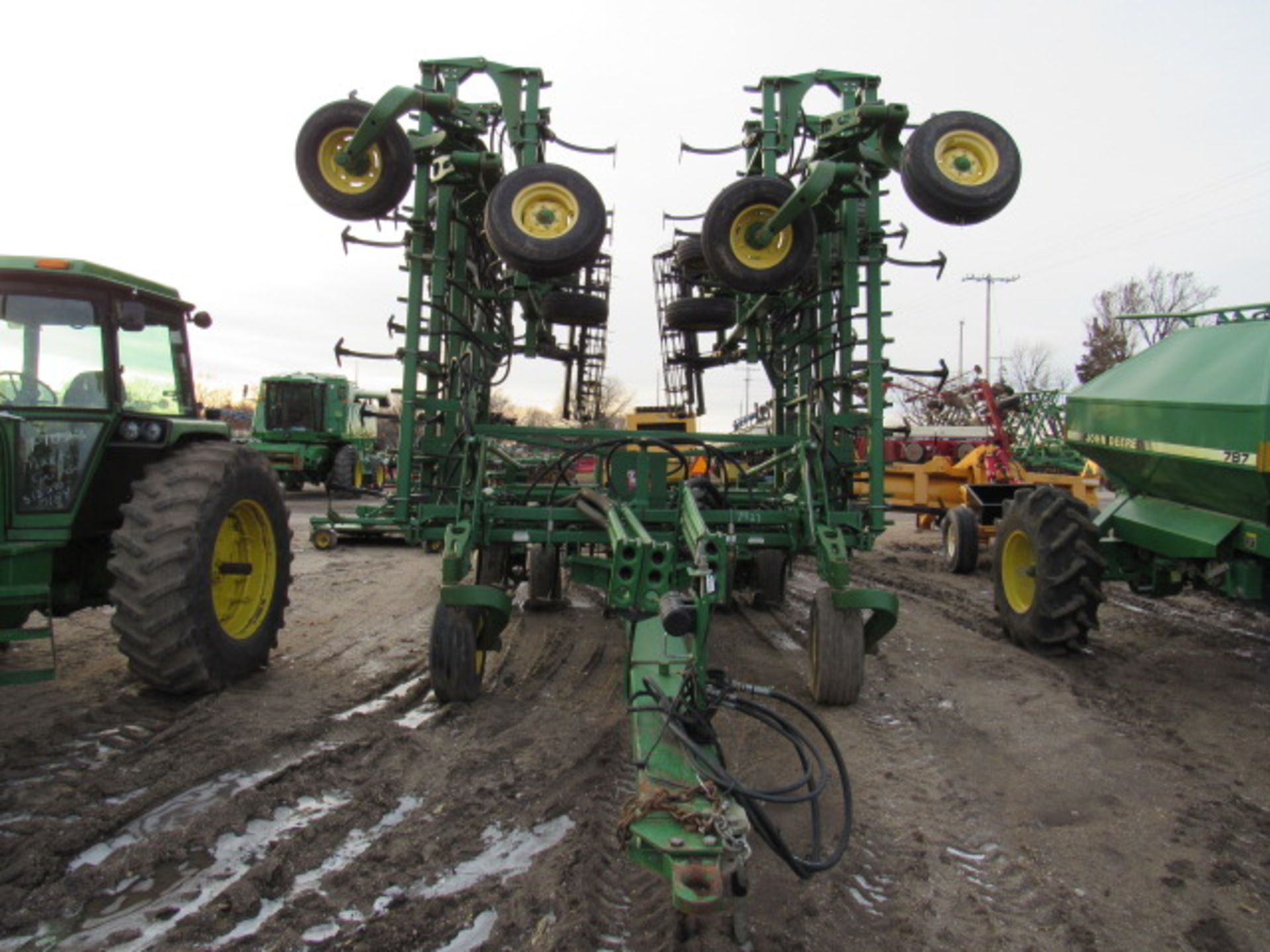 JD 2210 Field Cultivator