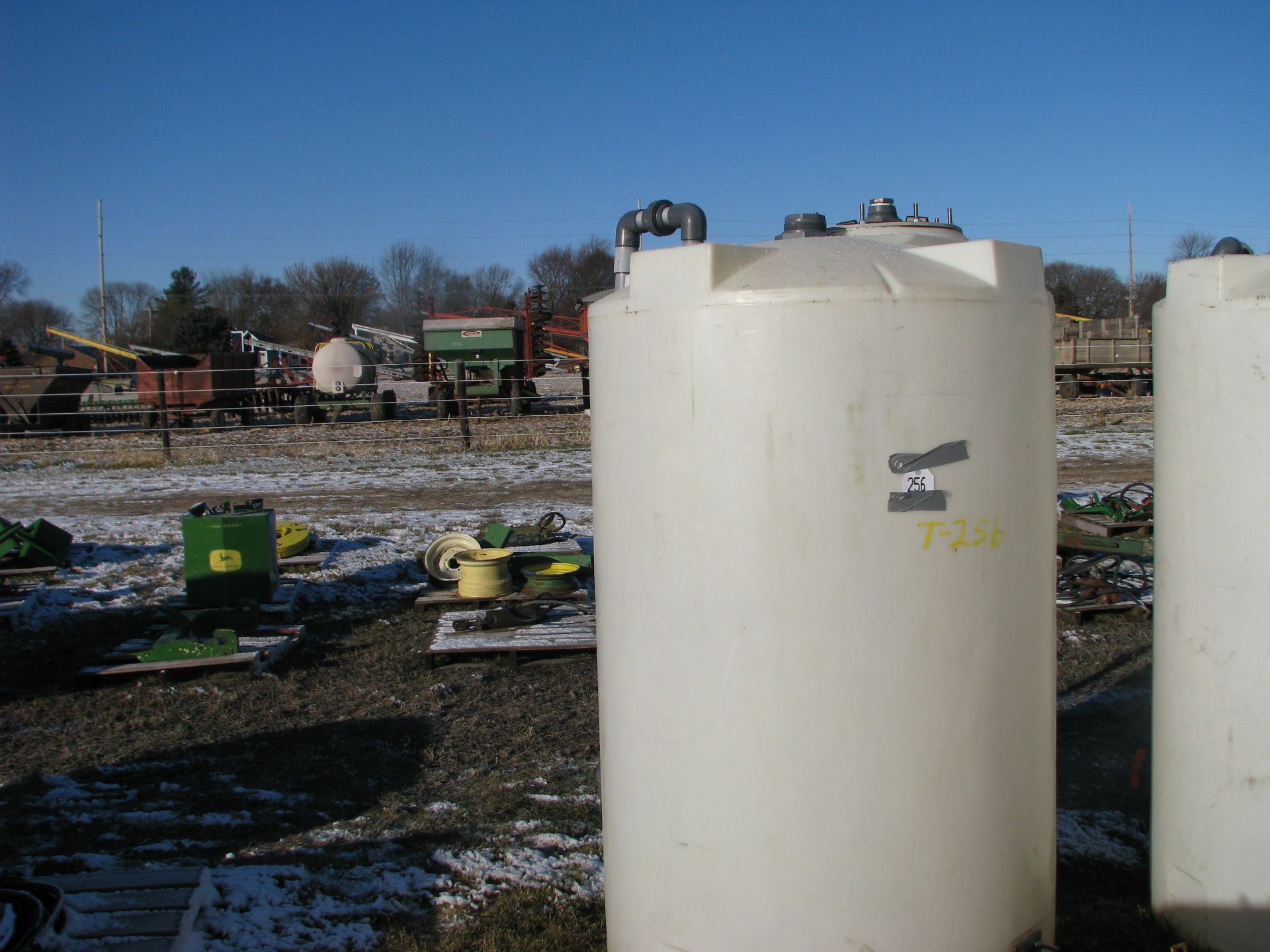 550 GALLON POLY TANK WITH VALVE