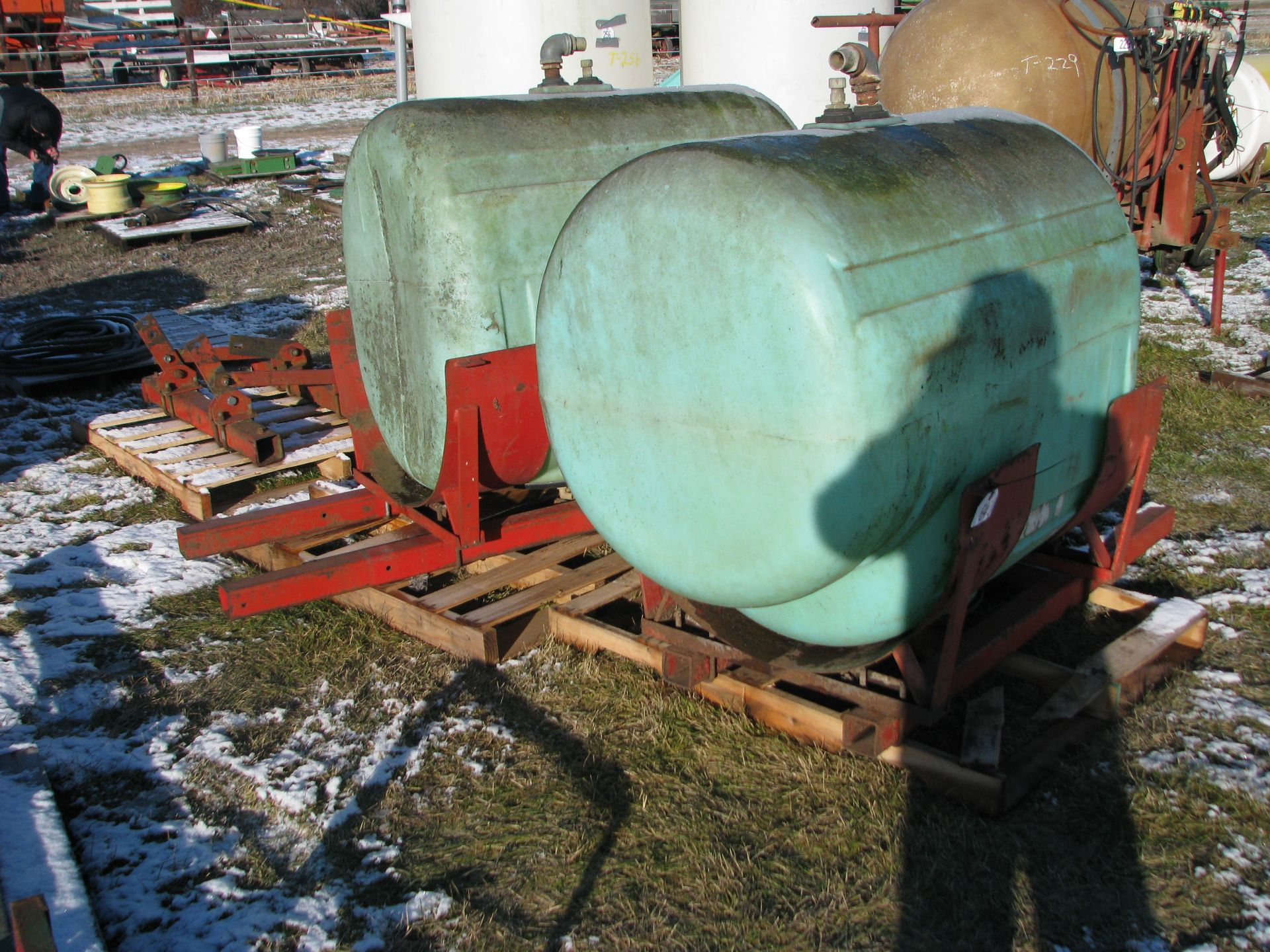 SADDLE TANKS WITH BRACKETS