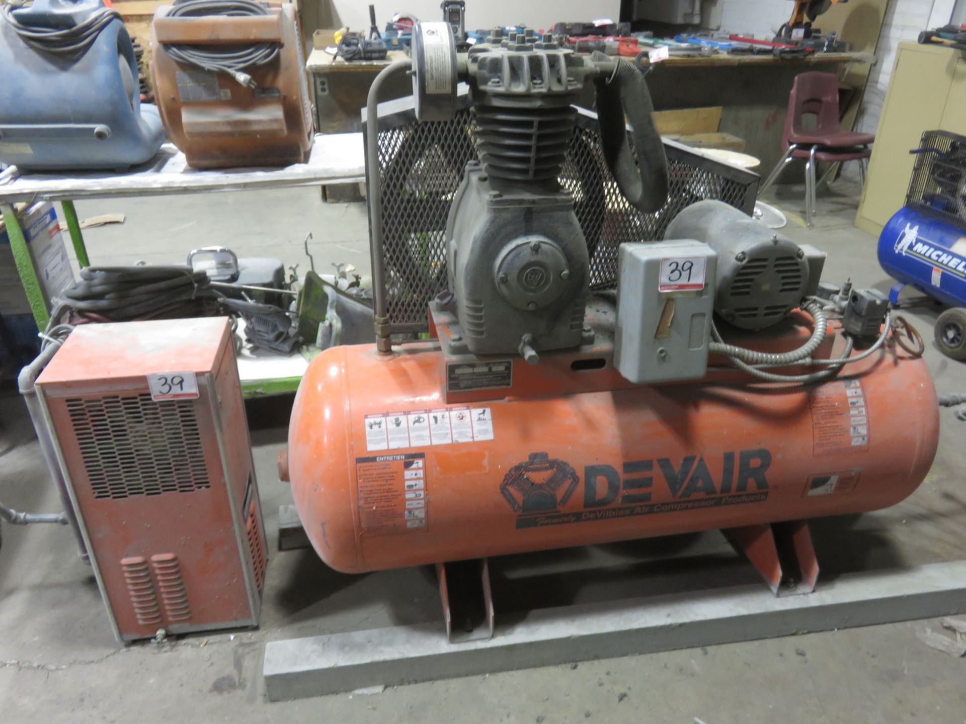 DEVAIR 5HP HORIZONTAL TANK MOUNT AIR COMPRESSOR W/ DRYER