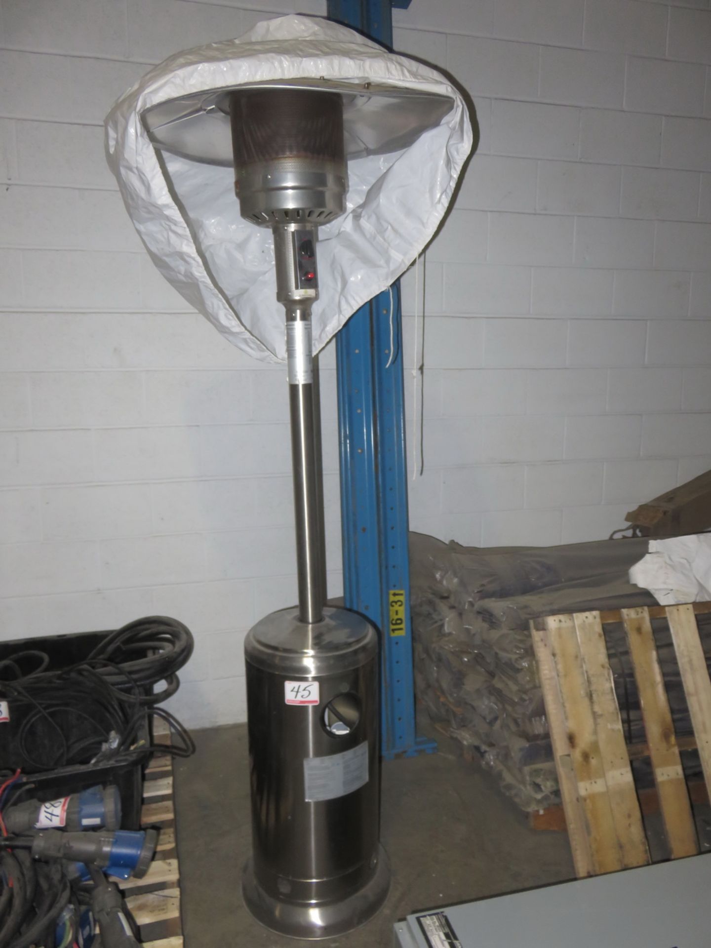 OUTDOOR PROPANE PATIO HEATER APPROX 92"H C/W PROPANE BOTTLE & COVER