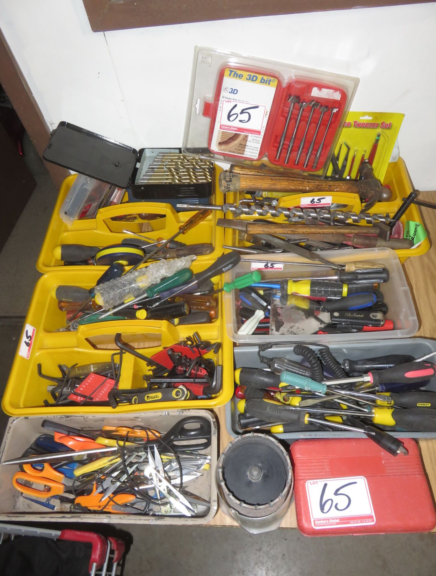 LOT - SCISSORS, SCREW DRIVERS, DRILL BITS ETC