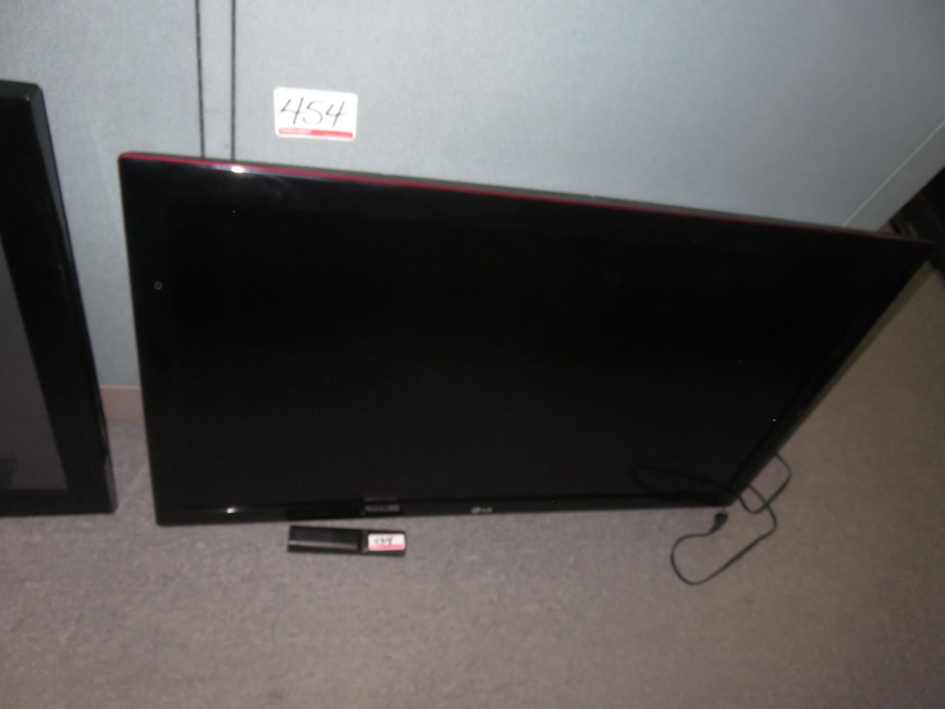 LG 47LK520 47" FULL HD LCD TV W/ REMOTE
