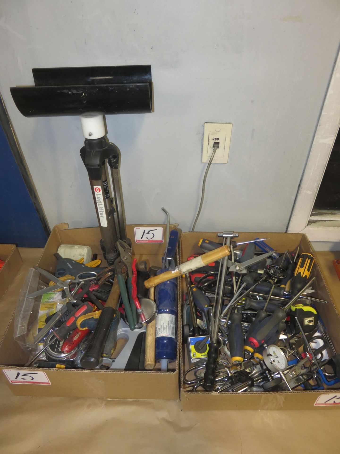 LOT - SCREW DRIVERS, HAMMERS, VISE, ETC