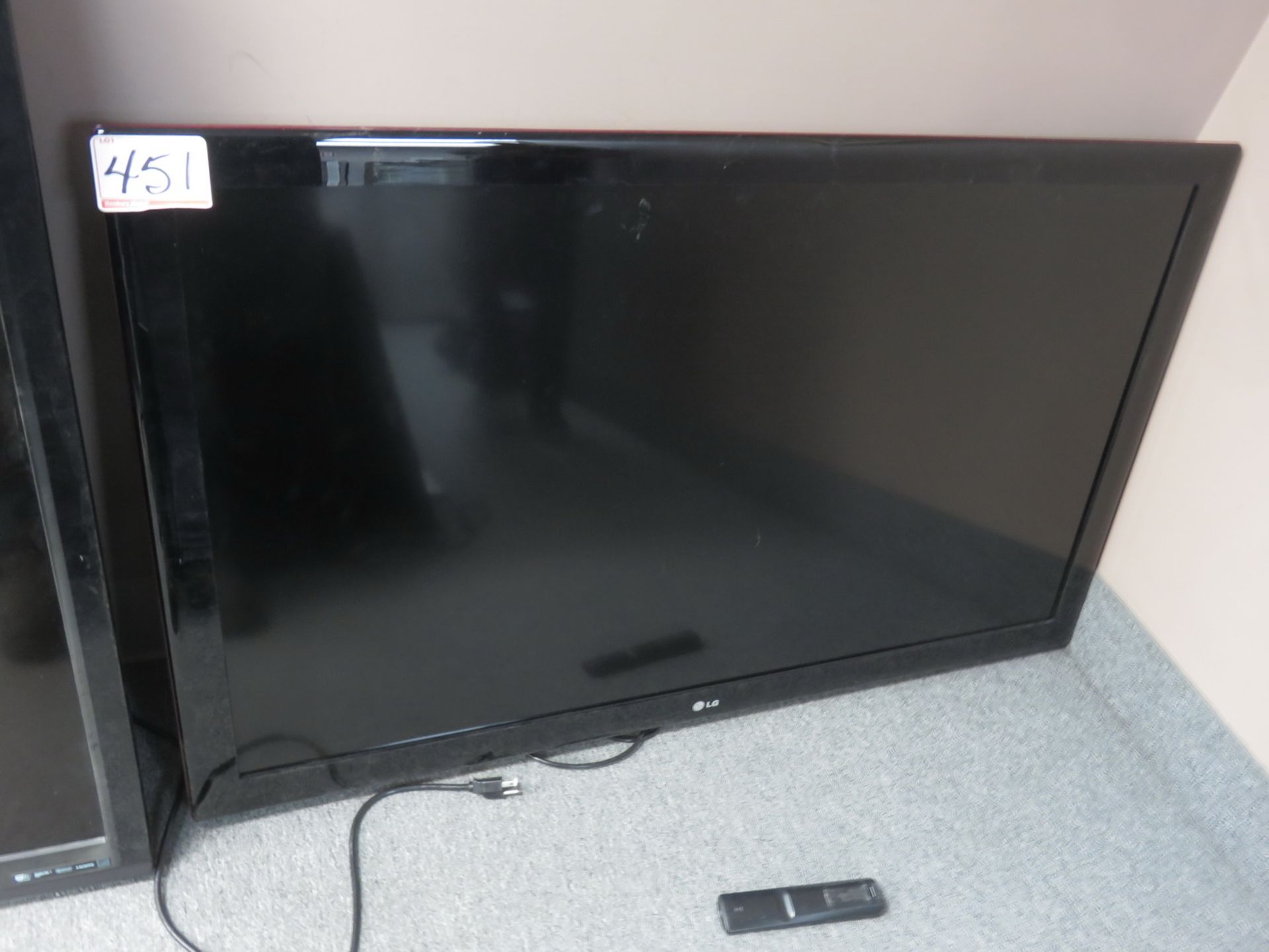 LG 55LK520 55" FULL HD LCD TV W/ REMOTE