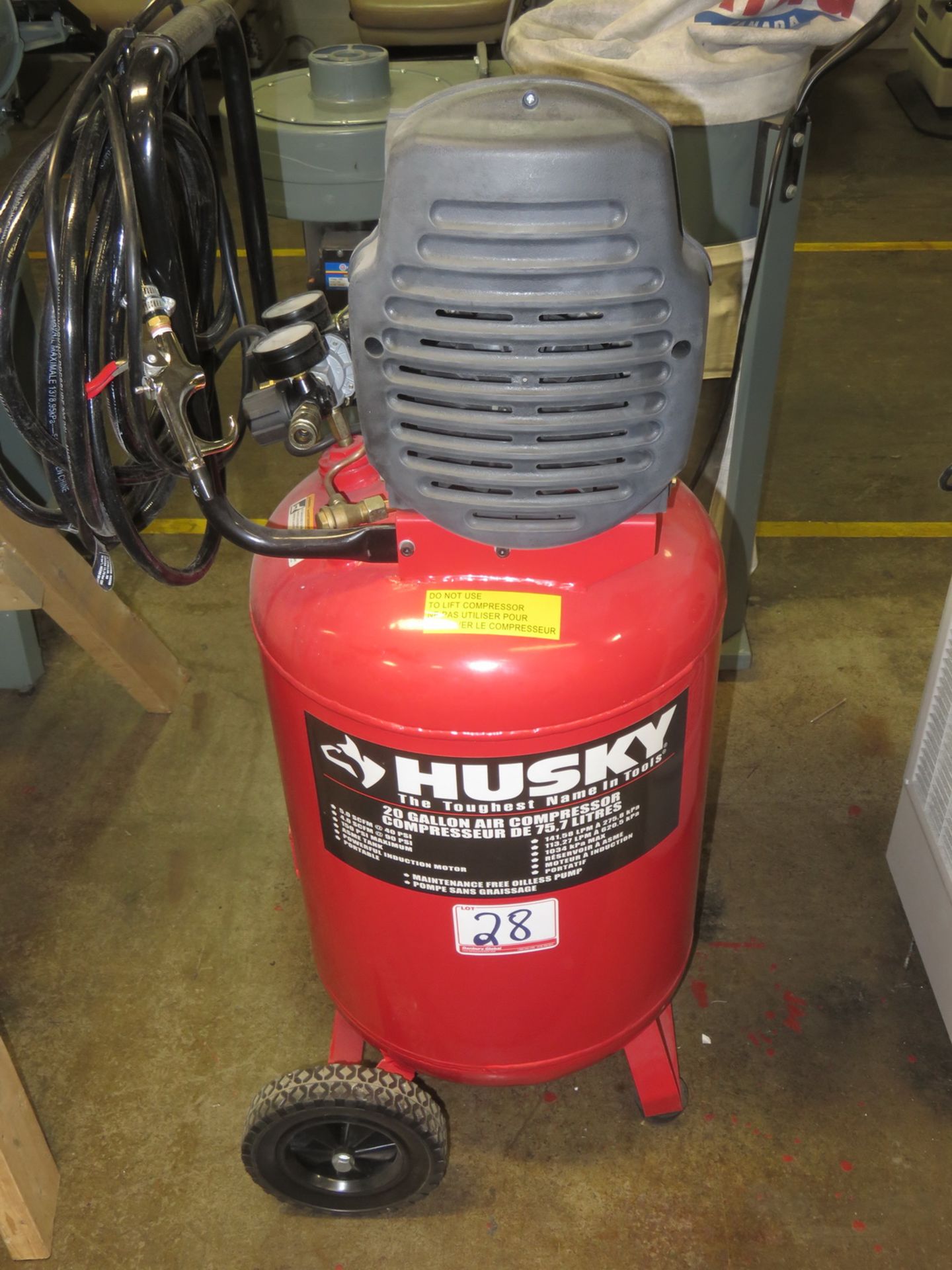 HUSKY 20 GALLON PORTABLE AIR COMPRESSOR