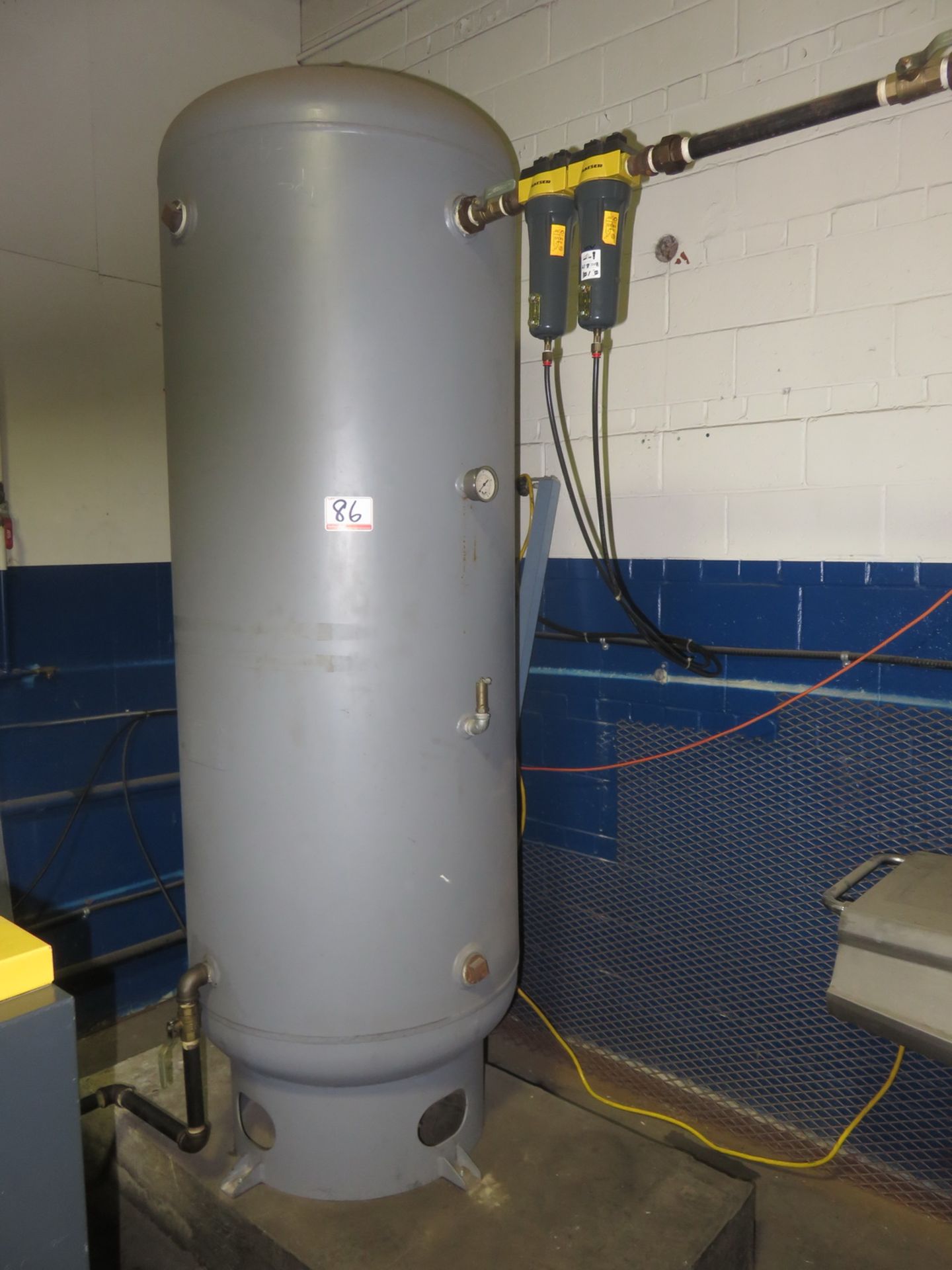 UNIVERSAL VERTICAL AIR STORAGE TANK W/ KAESER ECO-DRAIN 21 AUTOMATIC CONDENSATE DRAIN VALVE SYSTEM