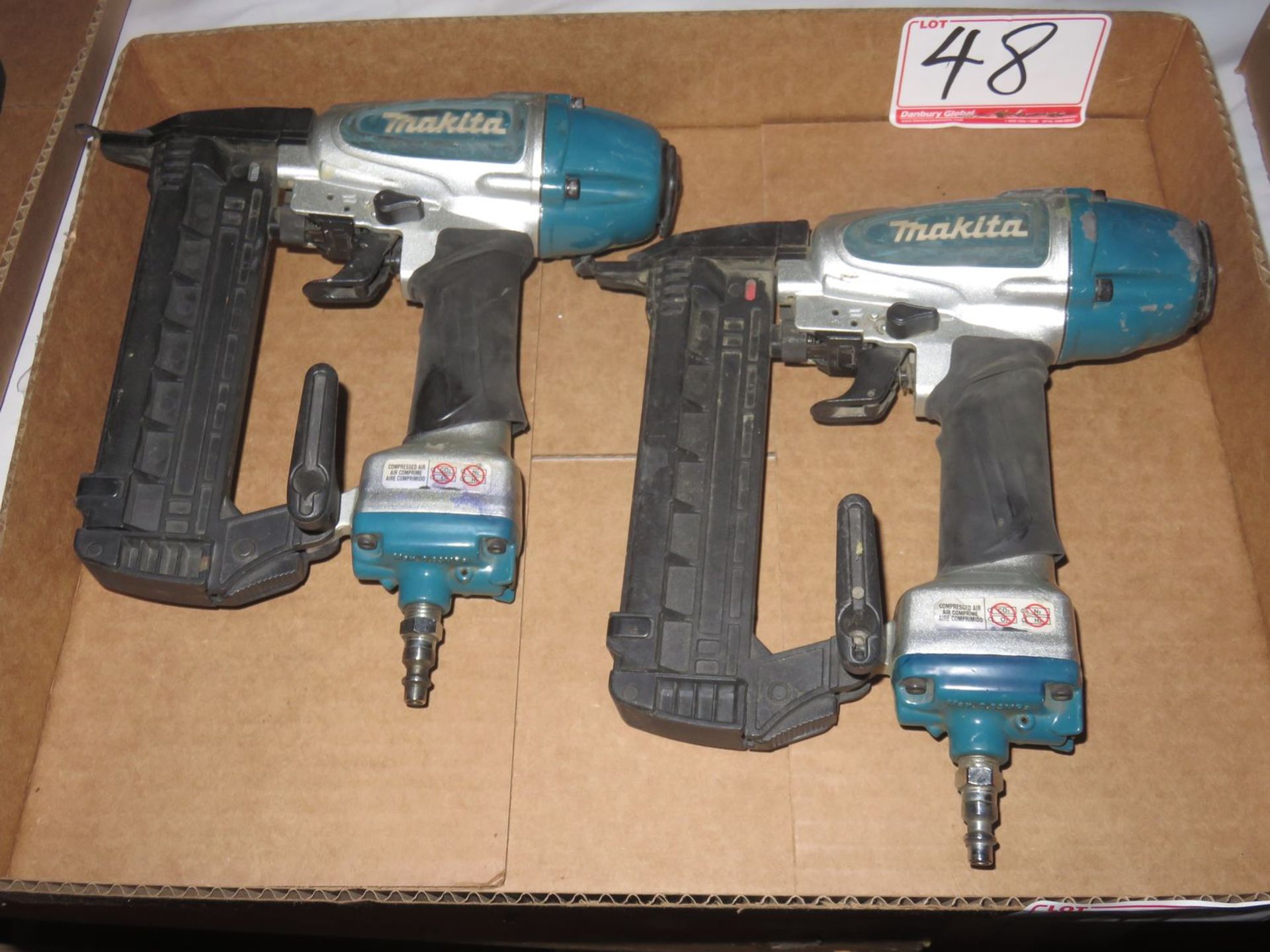 UNITS - MAKITA AT638A PNEUMATIC 1/4" 18GA NARROW CROWN STAPLERS