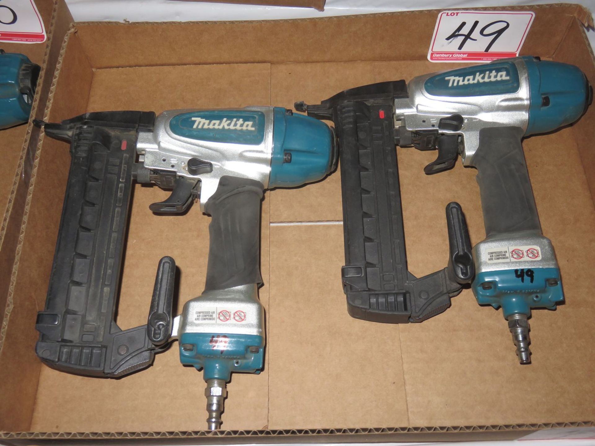 UNITS - MAKITA AT638A PNEUMATIC 1/4" 18GA NARROW CROWN STAPLERS